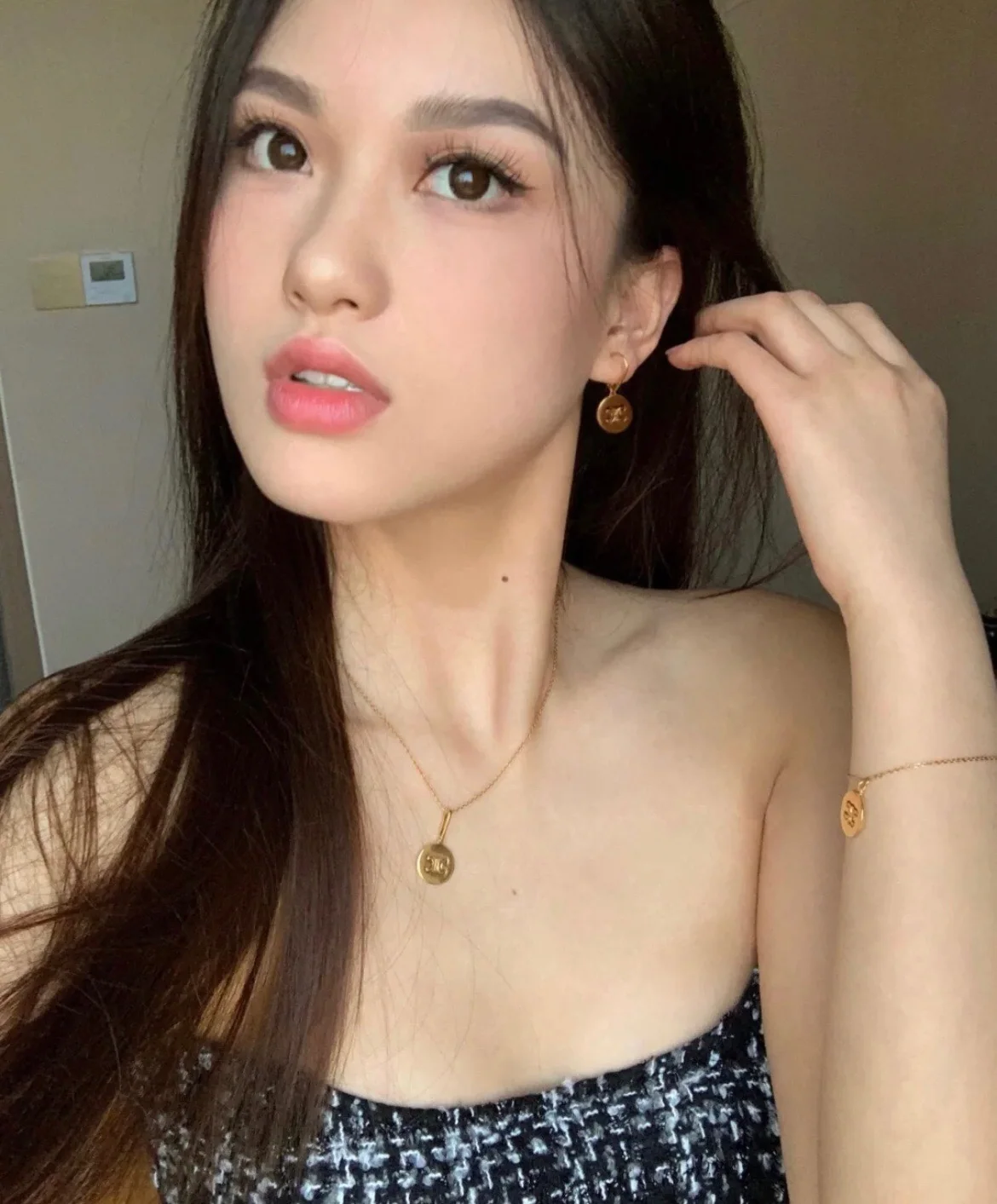 셀린느 원형 개선문 투각 목걸이 상세 이미지 3
