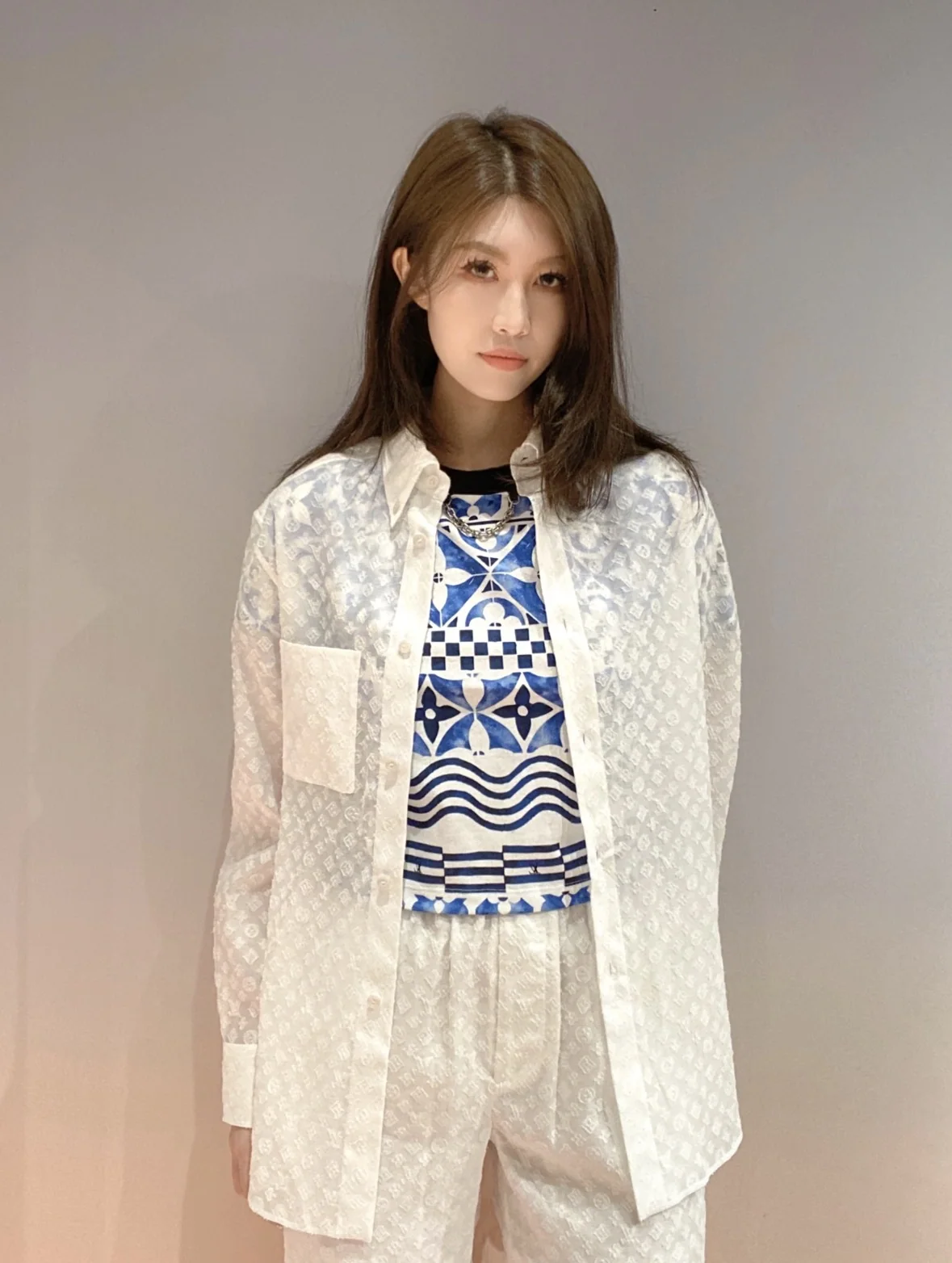 루이비통 벨벳 자카드 드롭숄더 여성 셔츠 상세 이미지 7
