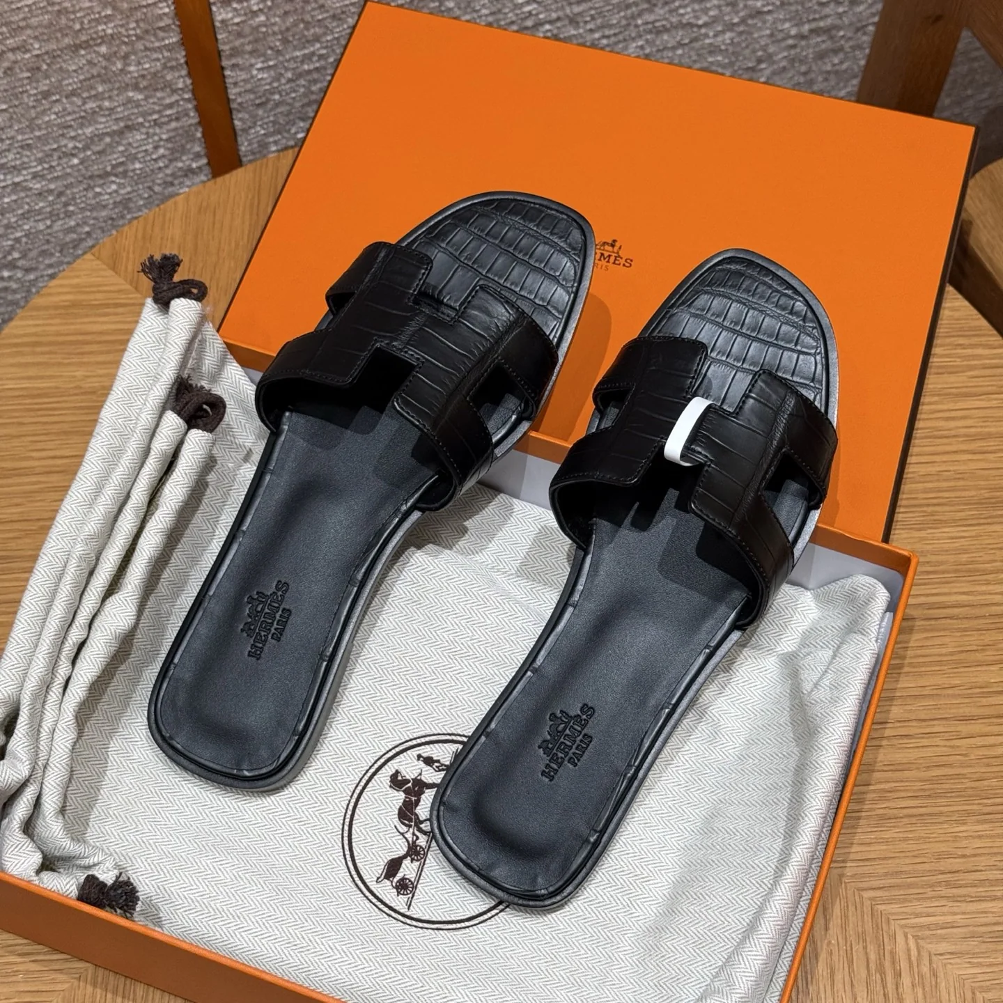 에르메스 오란 블랙 악어가죽 샌들 상세 이미지 2