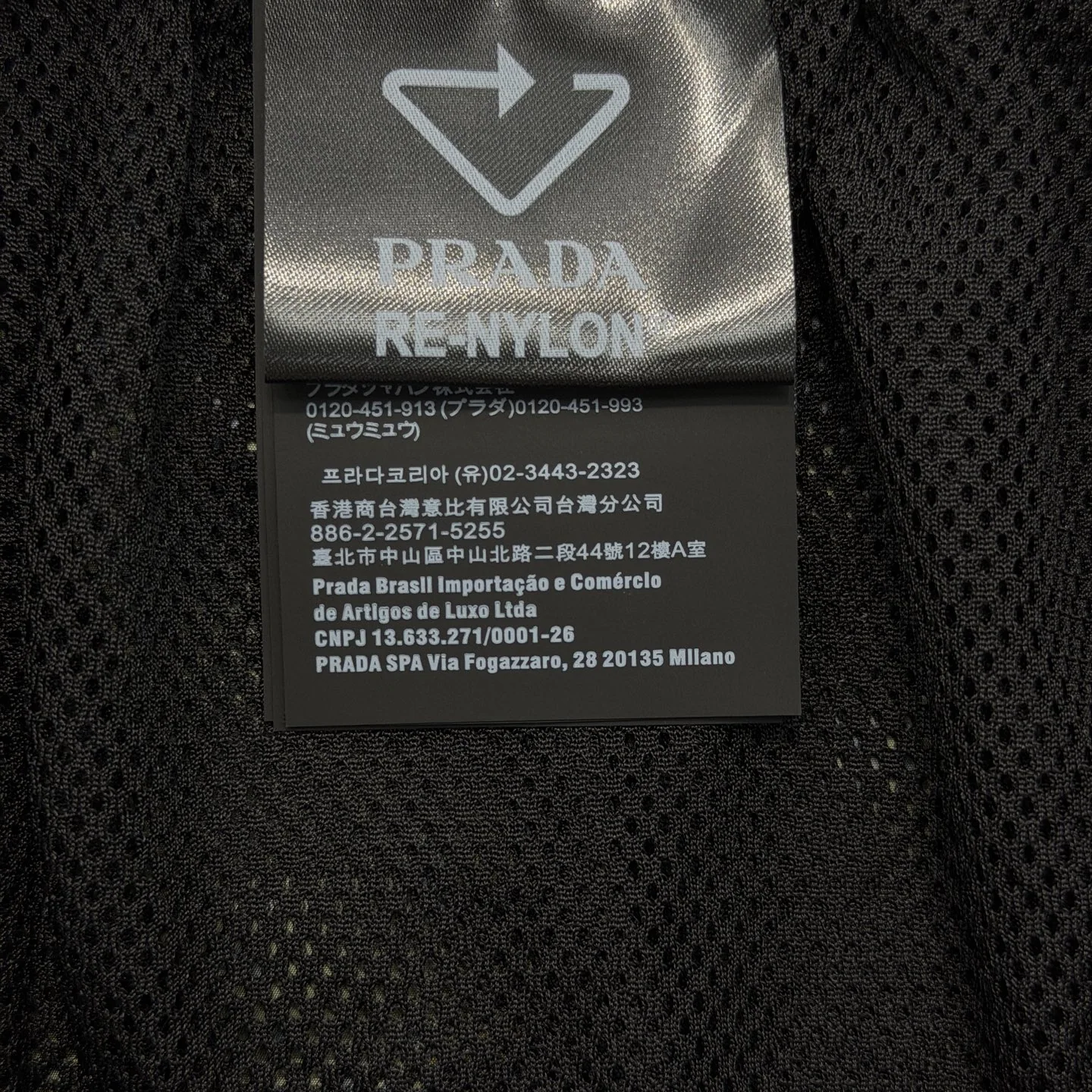 프라다 데이지 프린트 나일론 남성 반바지 상세 이미지 9