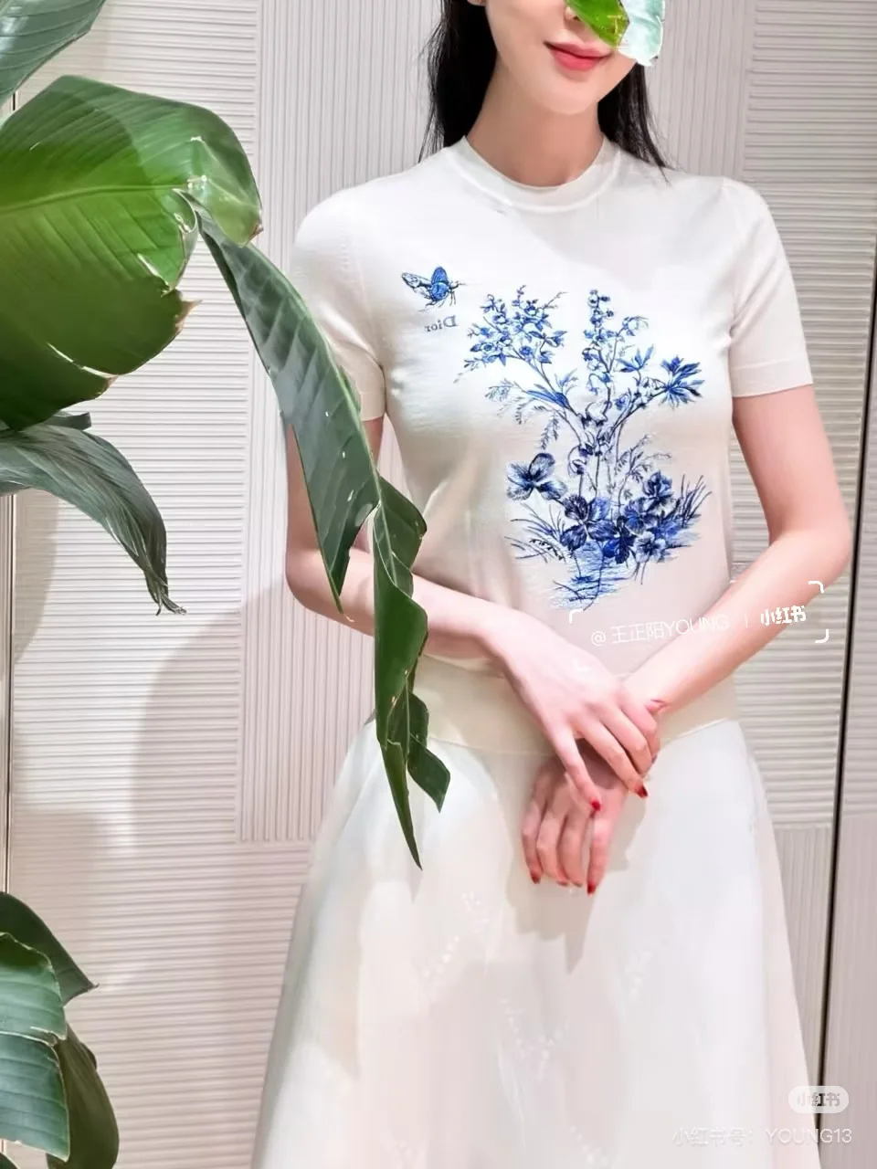 디올 블루 화이트 꽃무늬 자수 여성 반팔 니트웨어 상세 이미지 7