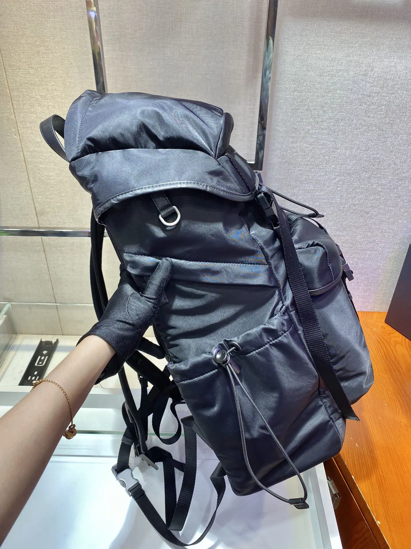 프라다 나일론 하이킹 백팩 2VZ079 상세 이미지 7