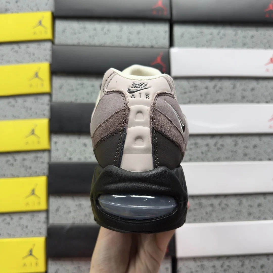 나이키 [WE] 에어 맥스 95 IQ0277-010 201814 Nike Air Max 95 Big Bubble Tattoo Light 상세 이미지 9