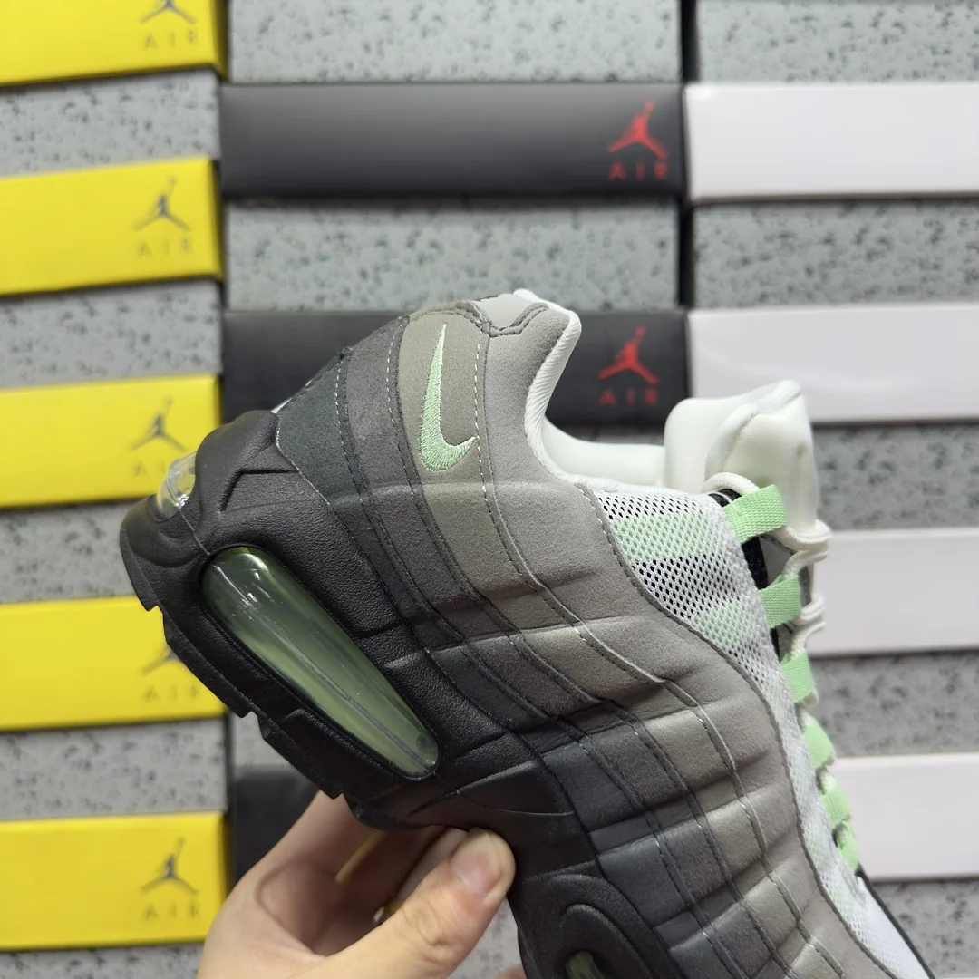 나이키 [WE] 에어 맥스 95 OG HJ5996-005 201886 Nike Air Max 95 OG Big Bubble Fresh Mint 상세 이미지 4