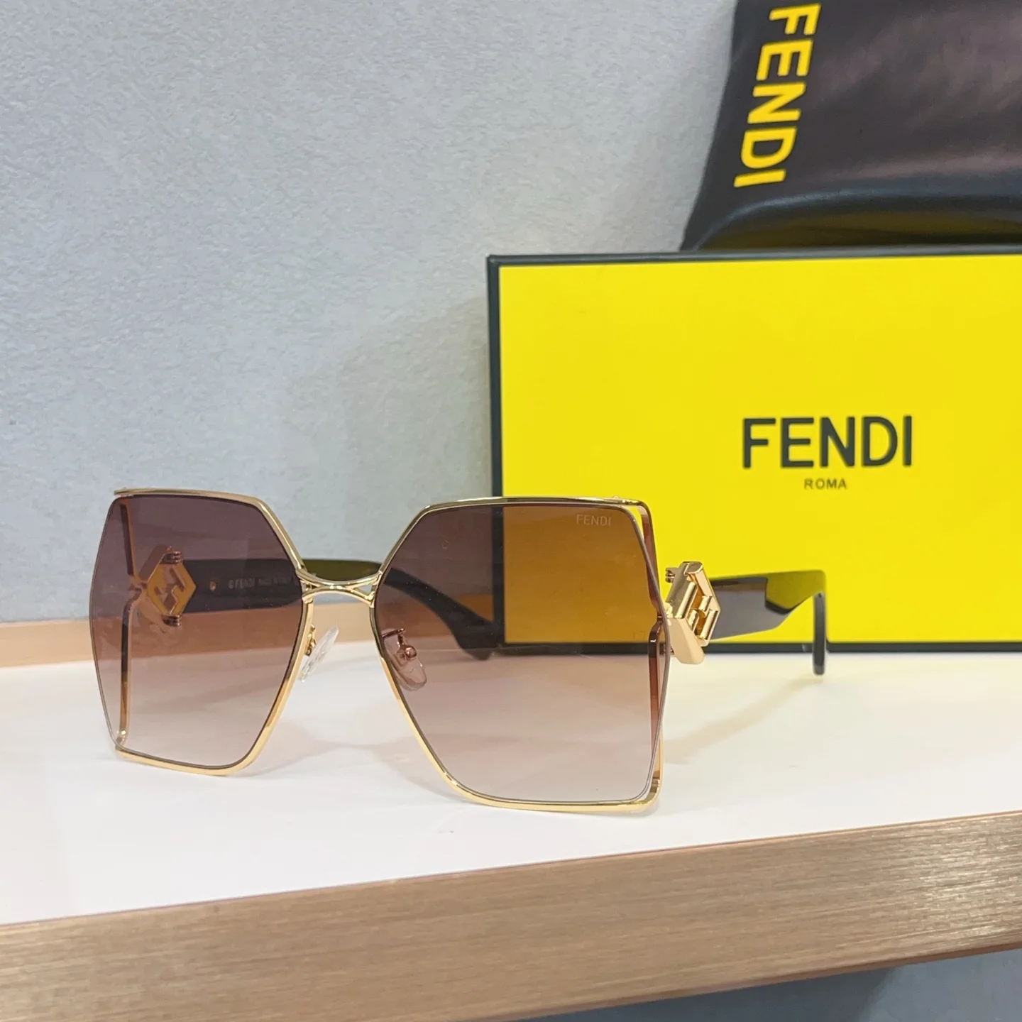 펜디 선글라스 74249 Fendi Sunglasses 상세 이미지 4