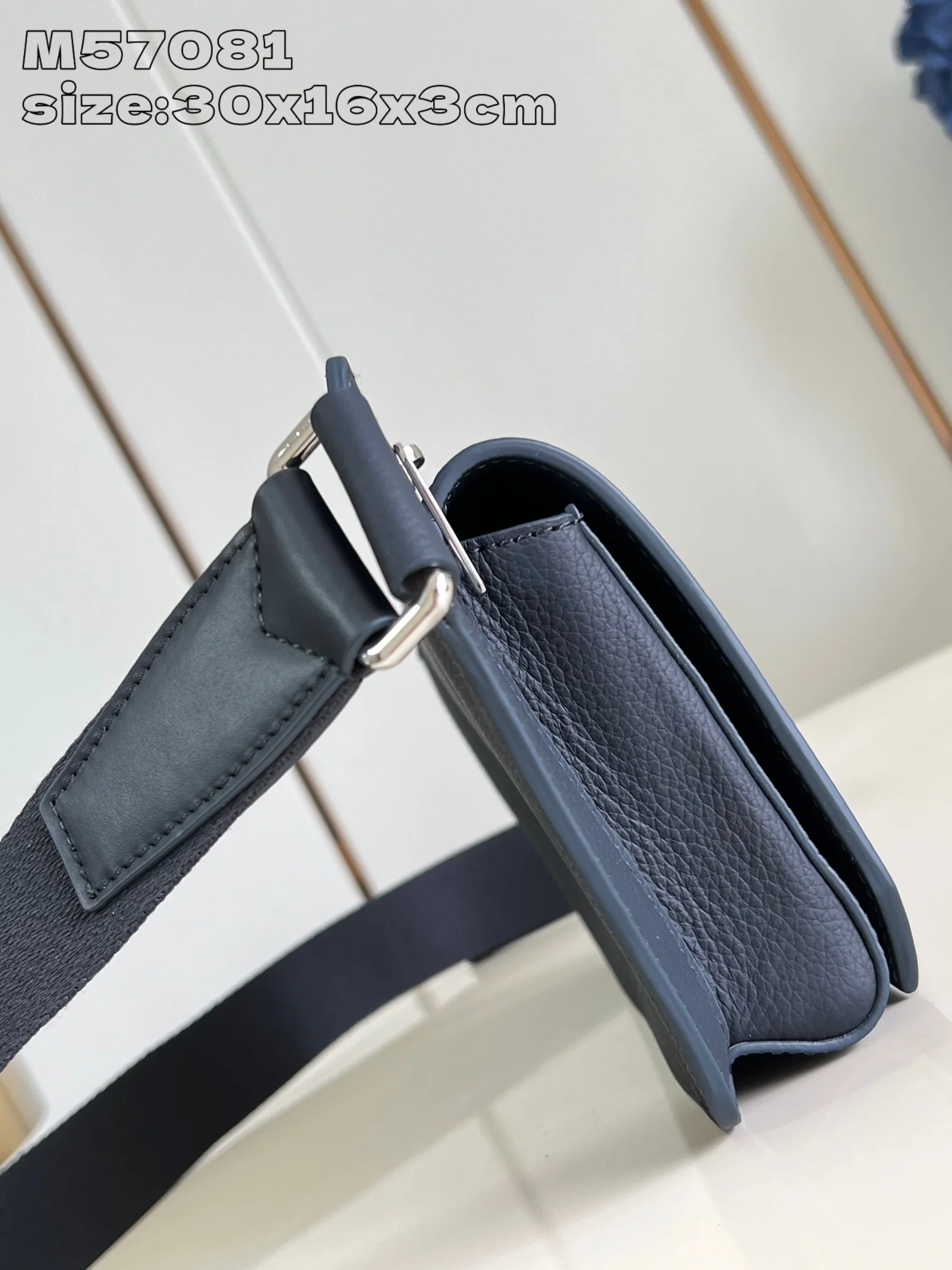루이비통 M57081 블루 숄더백 미니 상세 이미지 5