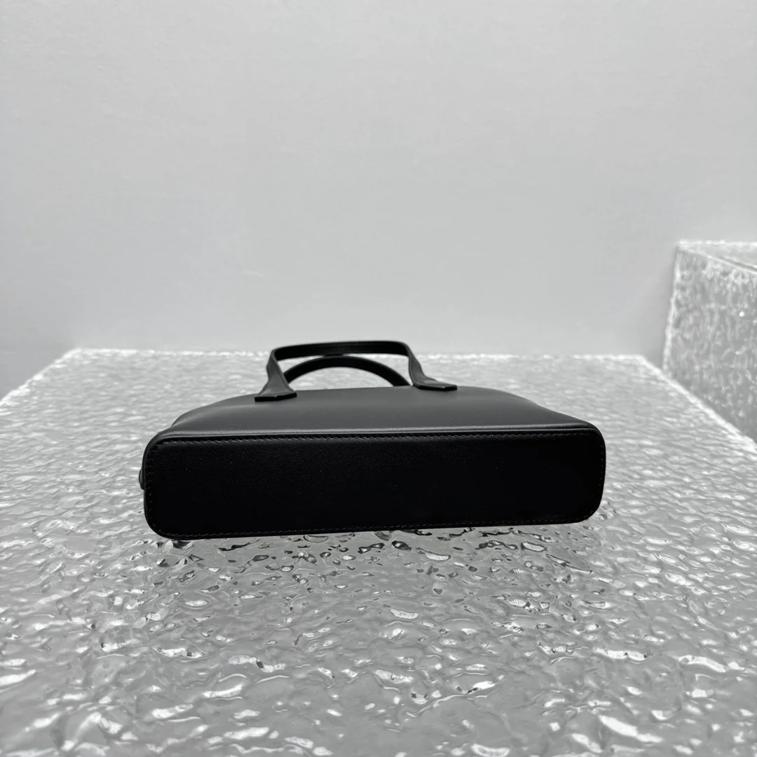 더로우 스몰 블랙 셸백 가방 상세 이미지 4