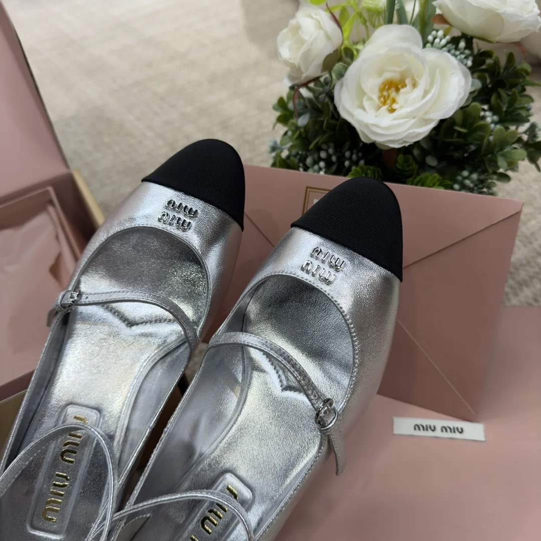 미우미우 실버 미러 램스킨 메리제인 상세 이미지 4