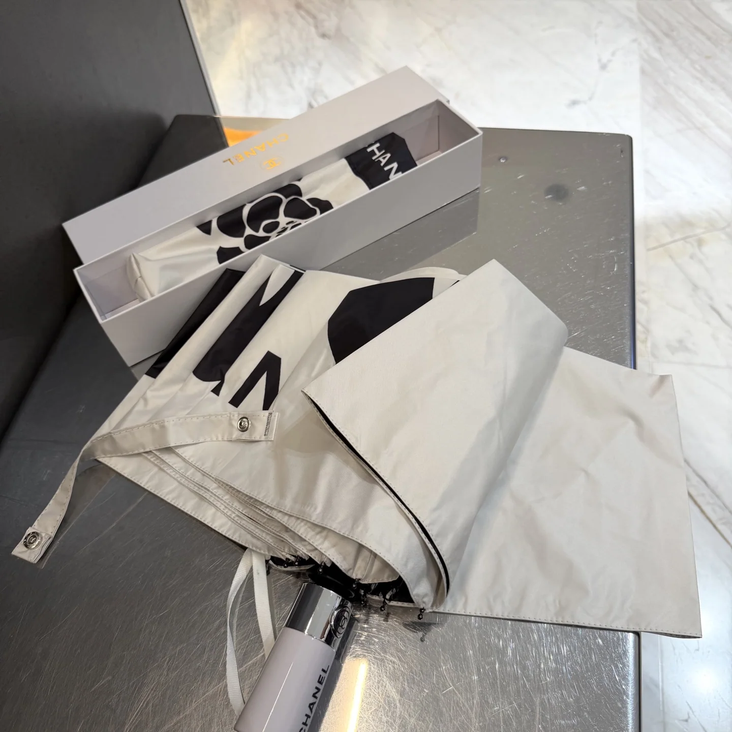 샤넬 우산 85283 Chanel Umbrella 상세 이미지 4