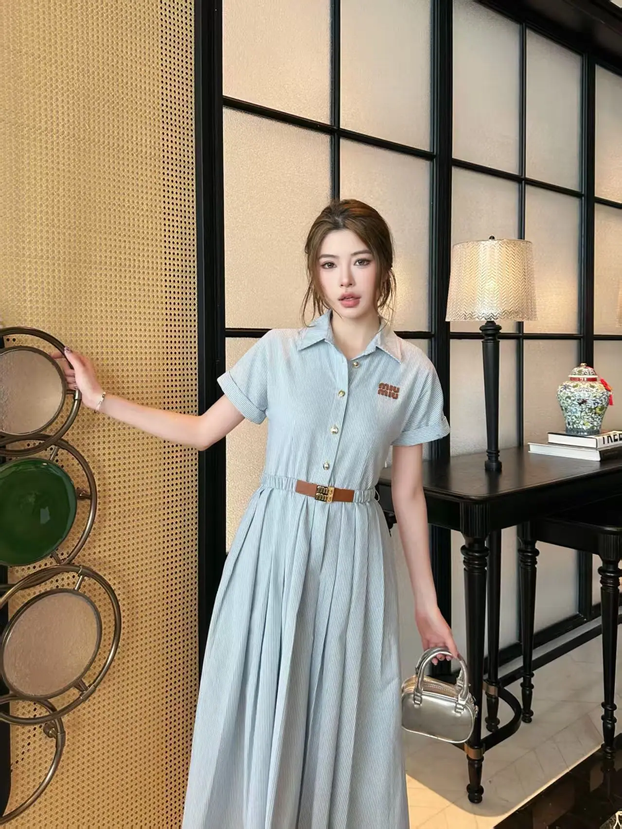 미우미우 스트라이프 반소매 플리츠 원피스 상세 이미지 3