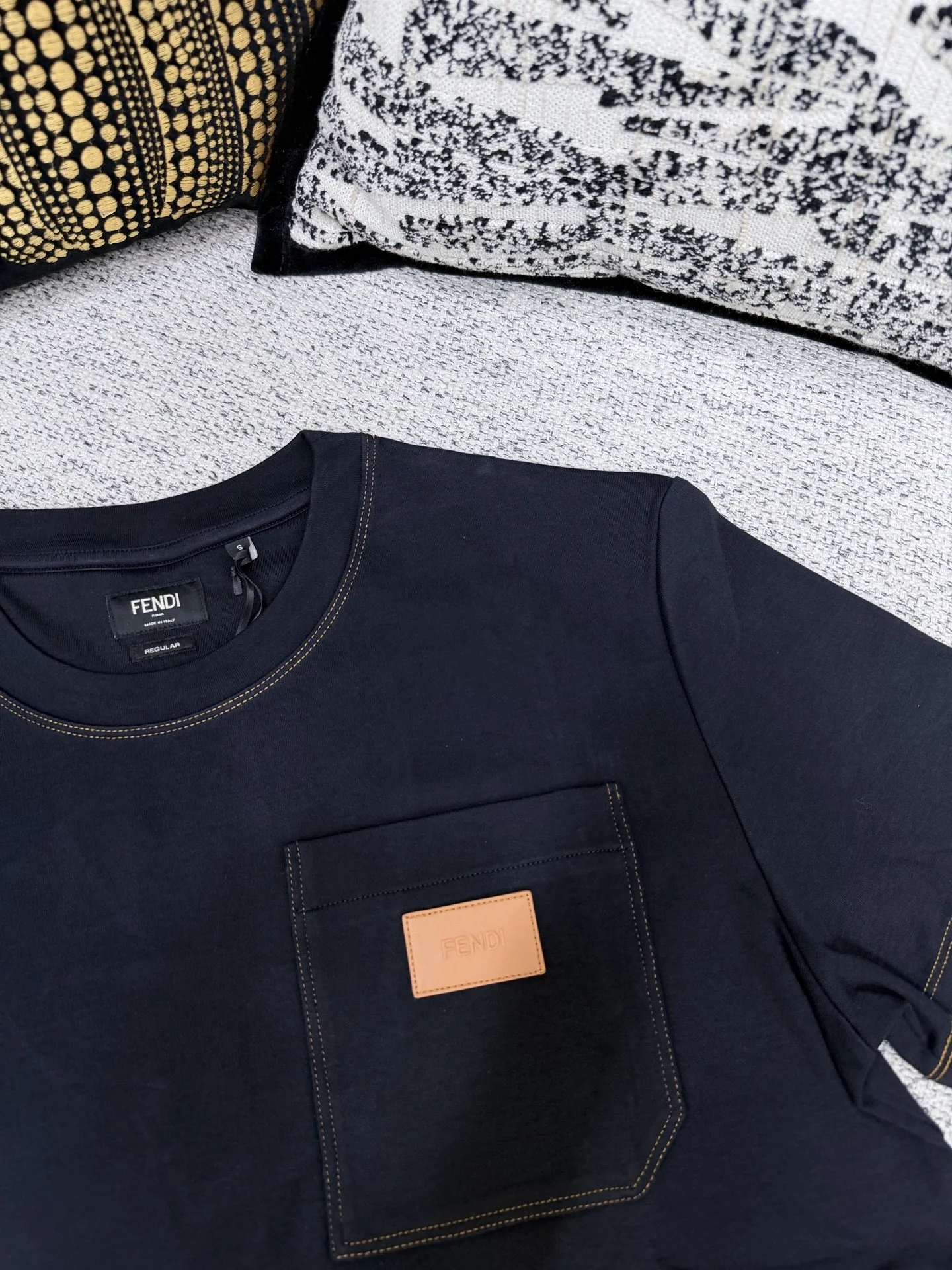 펜디 뉴스탠다드 핏 남성 반팔 티셔츠 26 SS 상세 이미지 4