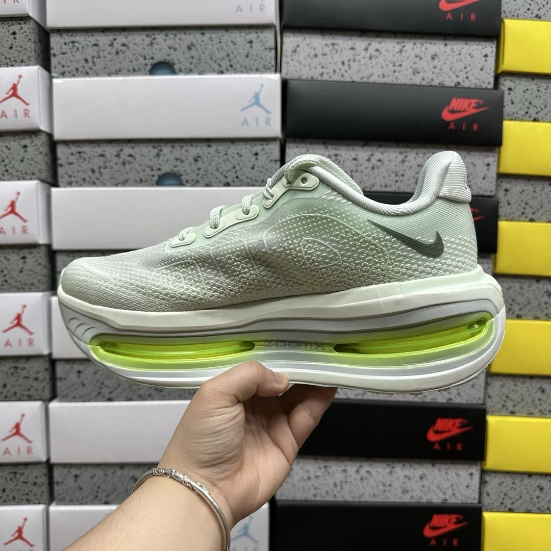 나이키 [M] 보메로 프리미엄 HQ2050-300 201657 Nike Vomero Premium Barely Volt 상세 이미지 2