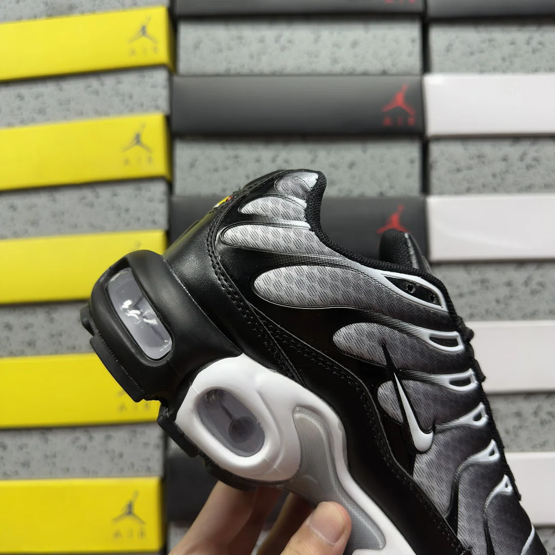 나이키 [BD] 에어 맥스 플러스 DM0032-003 201855 Nike Air Max Plus Black Silver White 상세 이미지 3