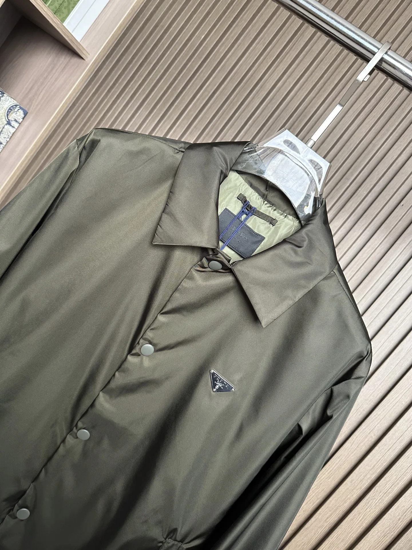 프라다 삼각로고 Re-Nylon 셔츠 자켓 상세 이미지 4
