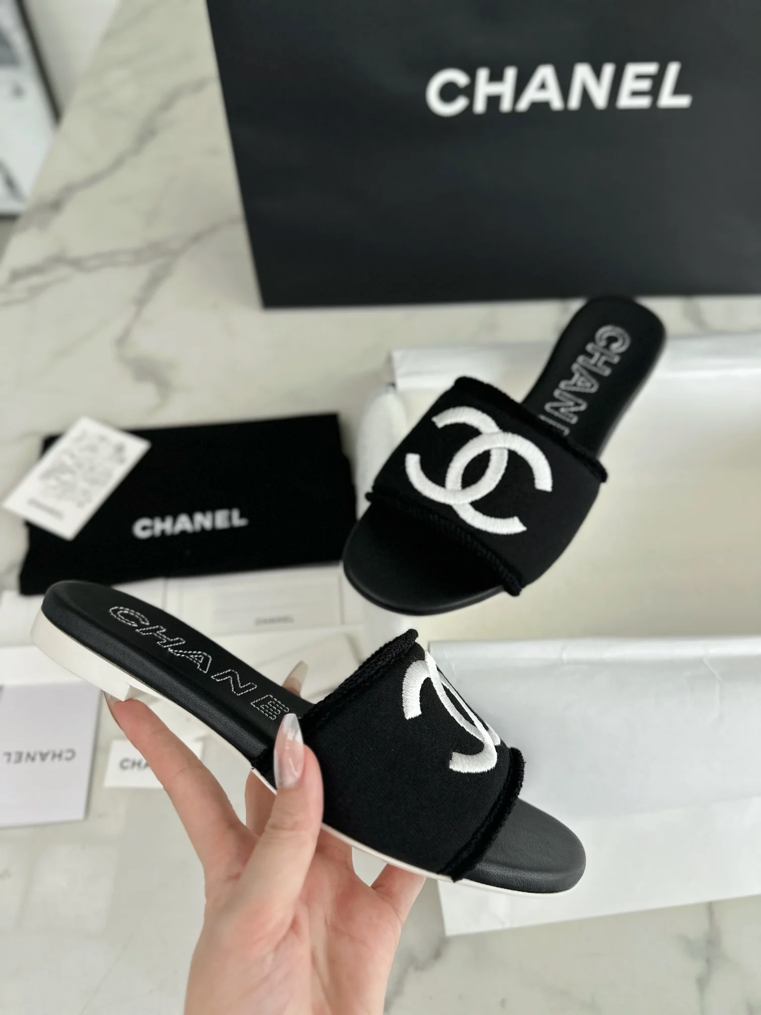 샤넬 24 C 블랙 더블 C 자수 슬리퍼 3362 상세 이미지 4
