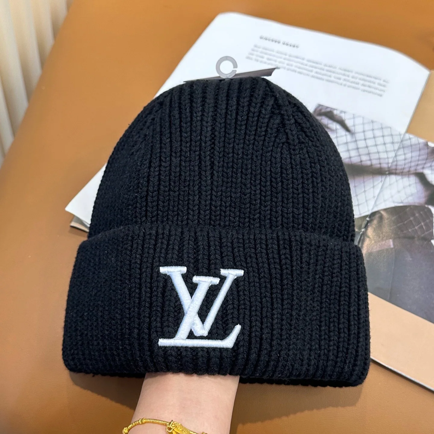 루이비통 LV 로고 니트 비니 모자 상세 이미지 1