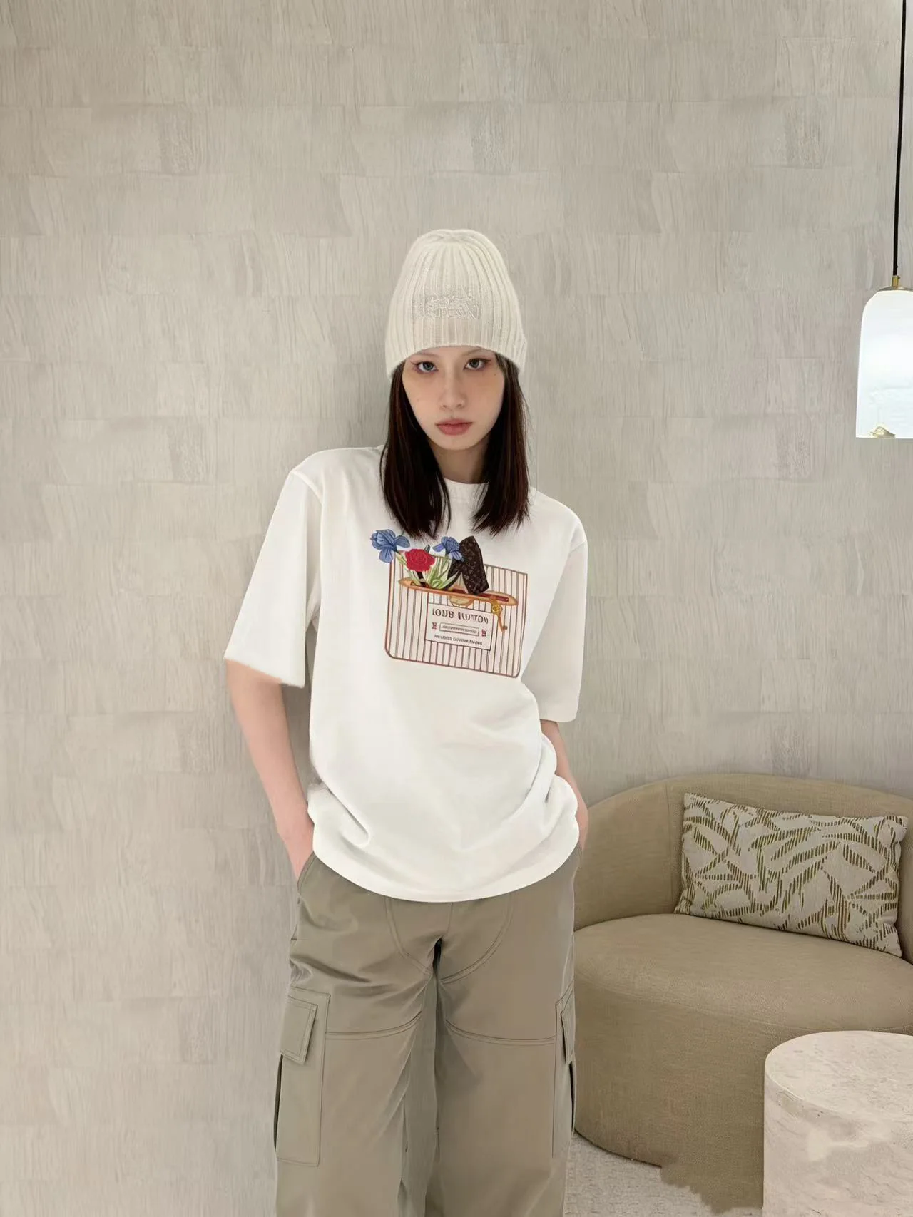 루이비통 여성 흰색 반팔 티셔츠 상세 이미지 3