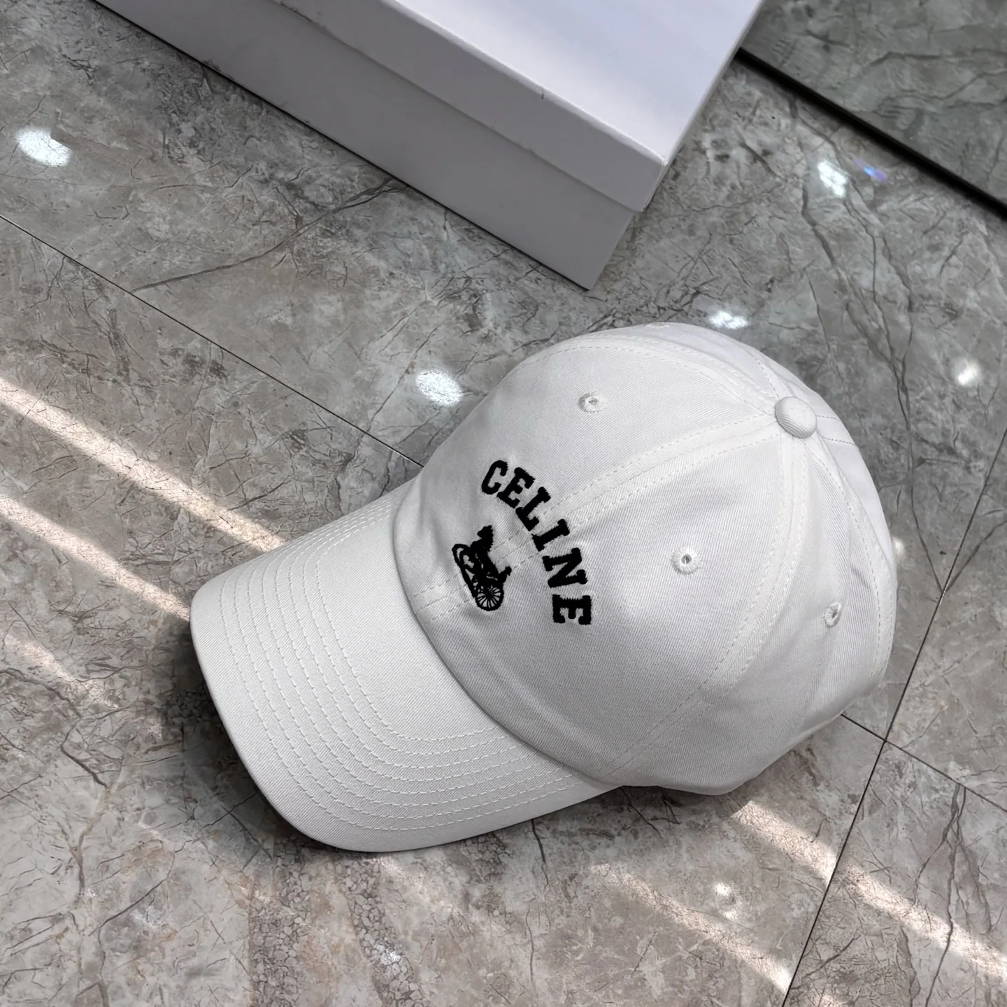 셀린느 C 로고 야구모자 상세 이미지 5