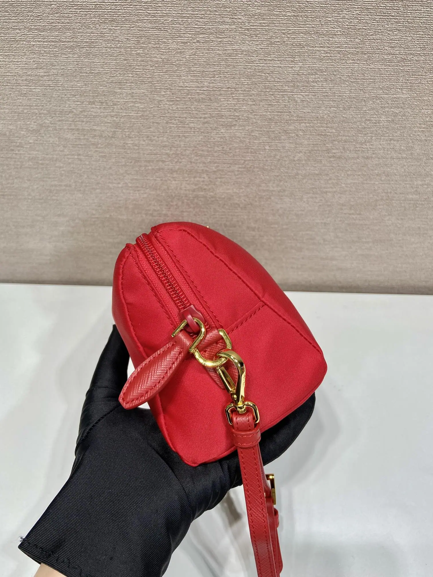 프라다 나일론 삼각 로고 핸드백 1NS693 상세 이미지 6