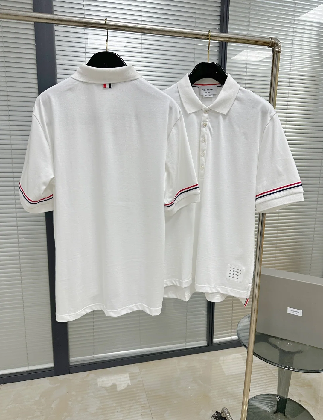 톰브라운 더블 슬리브 스트라이프 남성 반팔 폴로셔츠 상세 이미지 4