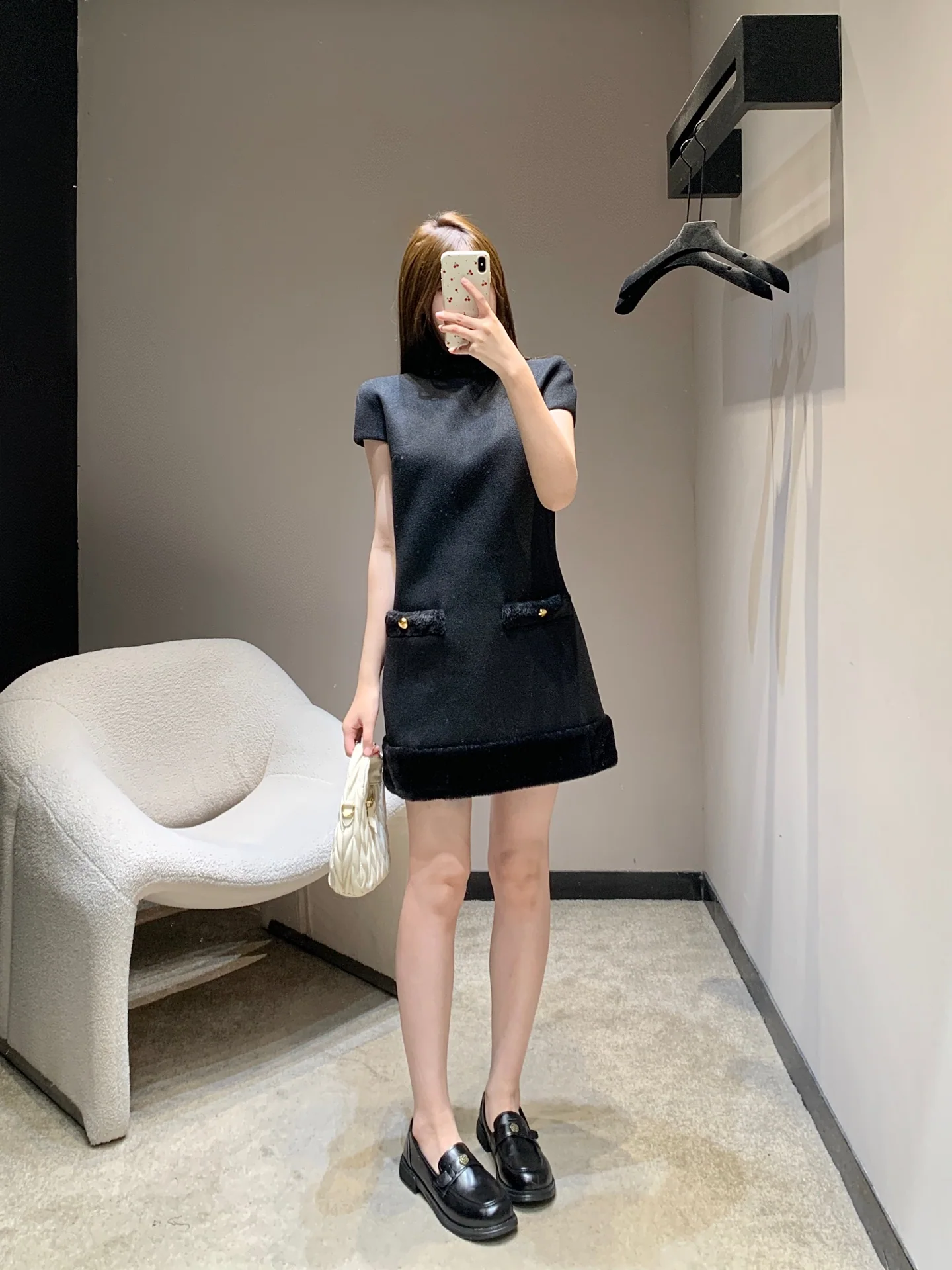 프라다 플러시 패치워크 반팔 원피스 2026 SS 상세 이미지 6
