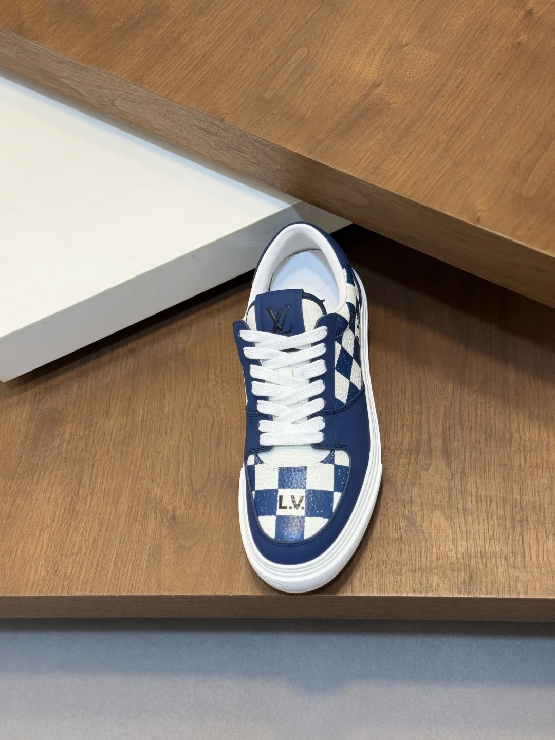 루이비통 송아지가죽 스니커즈 상세 이미지 6