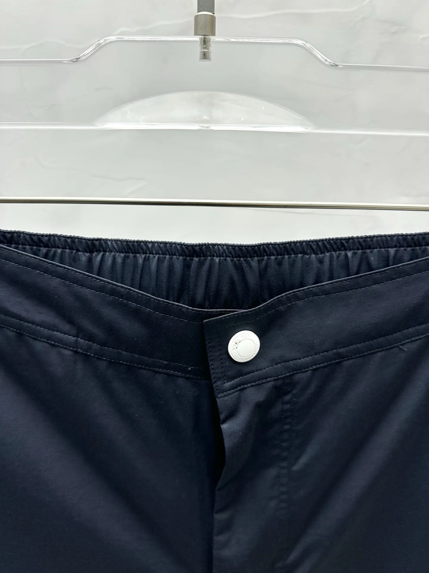 톰브라운 4 바 스트라이프 나일론 테이퍼드 반바지 상세 이미지 2