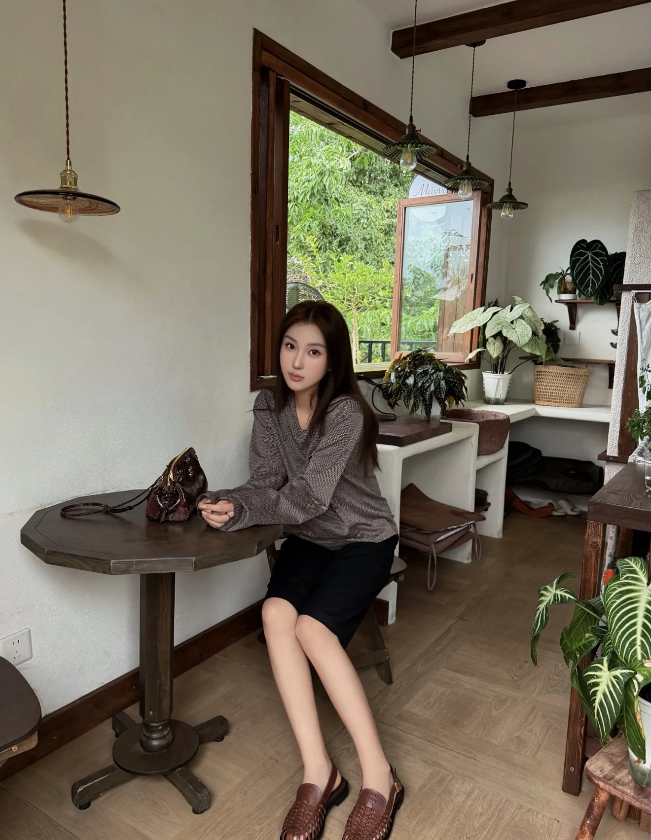 미우미우 V넥 체크 패턴 니트 긴팔 탑 상세 이미지 3