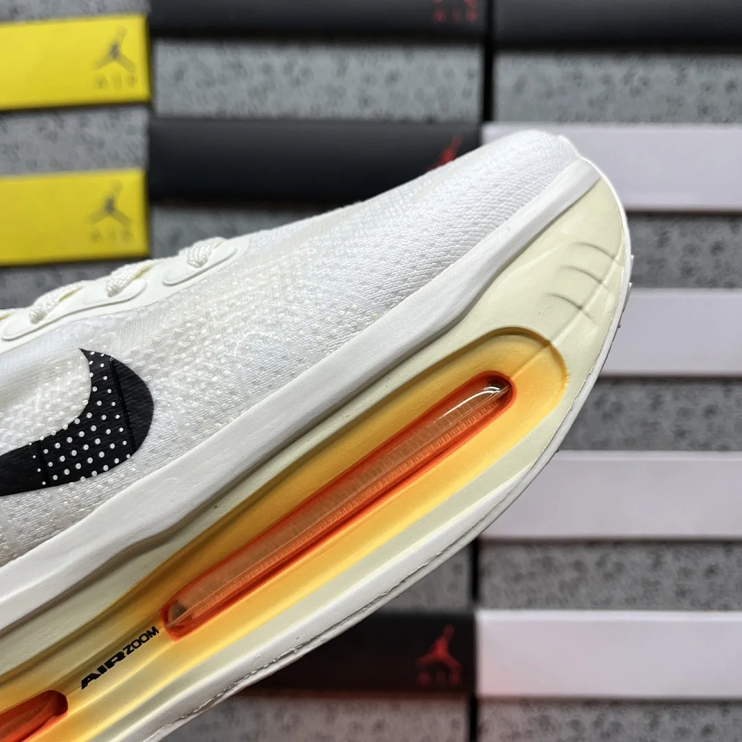 나이키 [CG] 보메로 프리미엄 IQ4035-100 201984 Nike Vomero Premium Sail Coconut Milk 상세 이미지 5