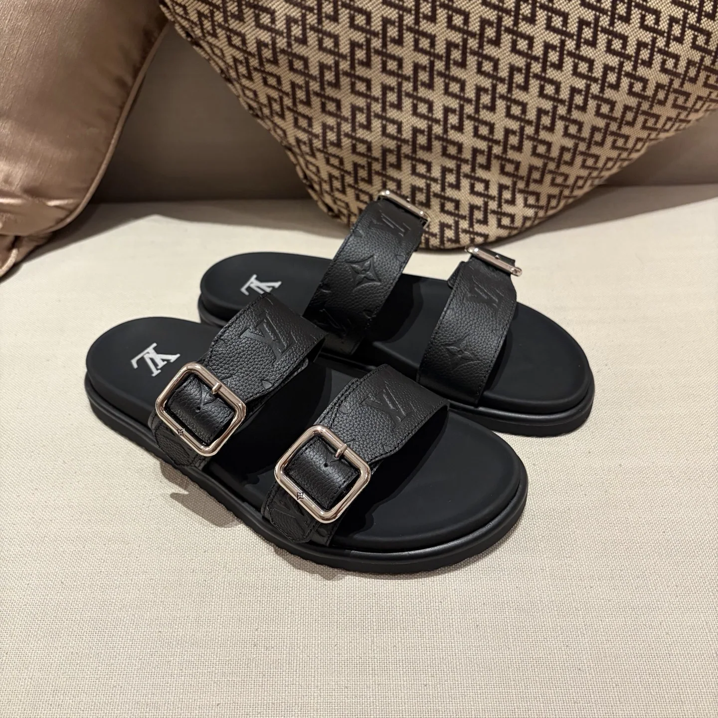 루이비통 더블 스트랩 샌들 149088