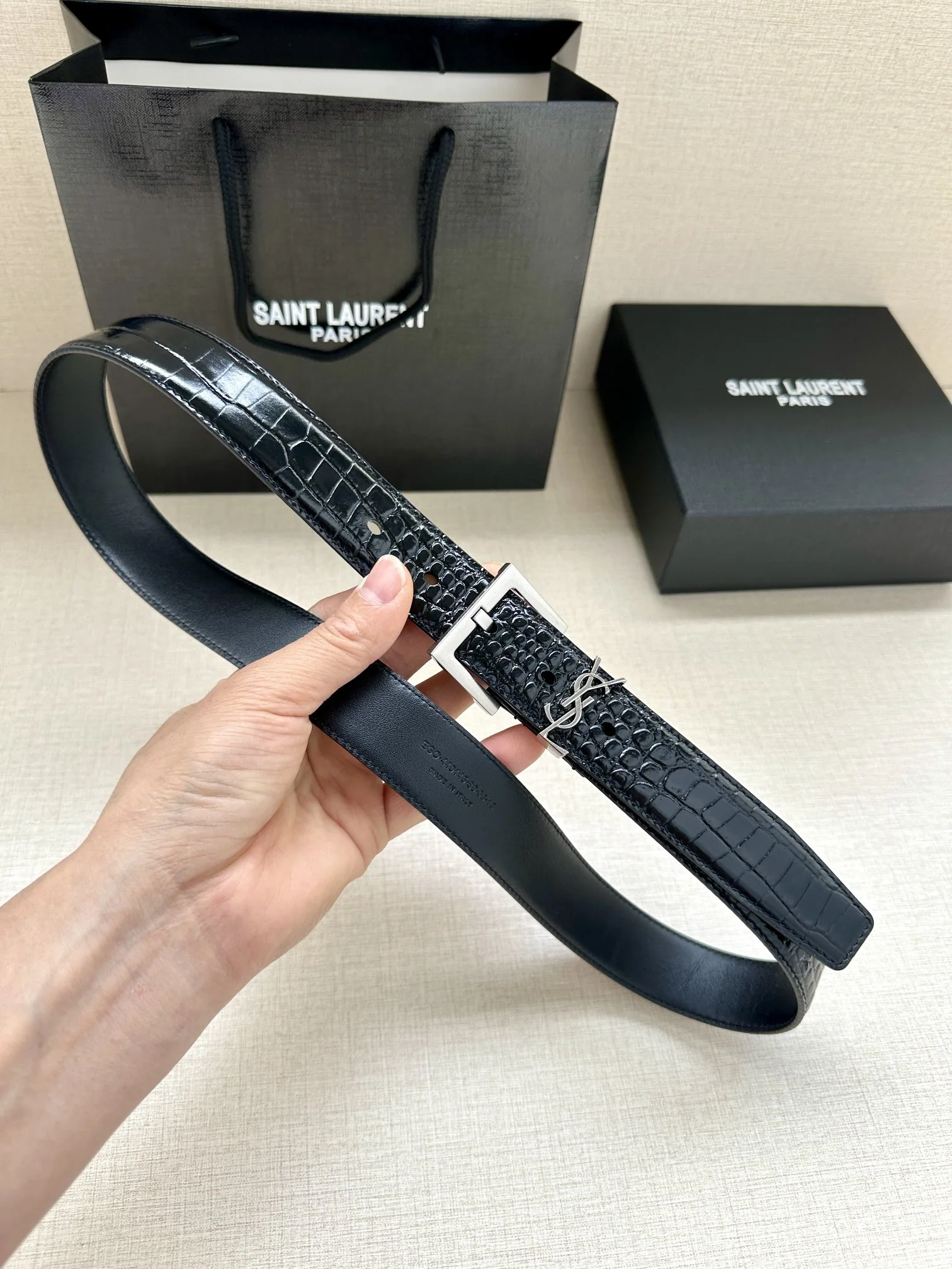 생로랑 YSL 모노그램 크로커다일 엠보싱 가죽 스퀘어 버클 벨트 상세 이미지 3