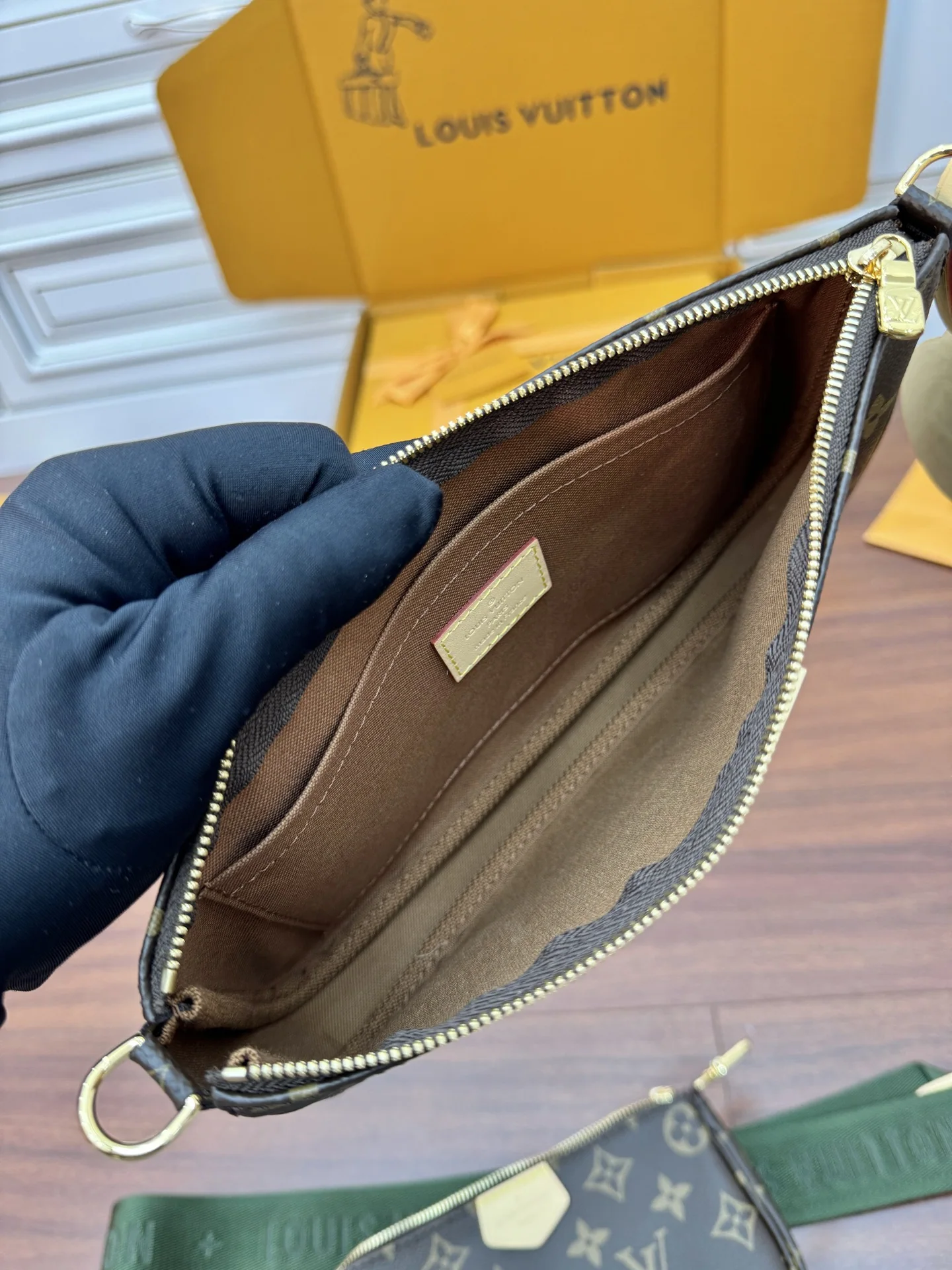 루이비통 M44813 다이아몬드 패턴 가죽 가방 상세 이미지 7