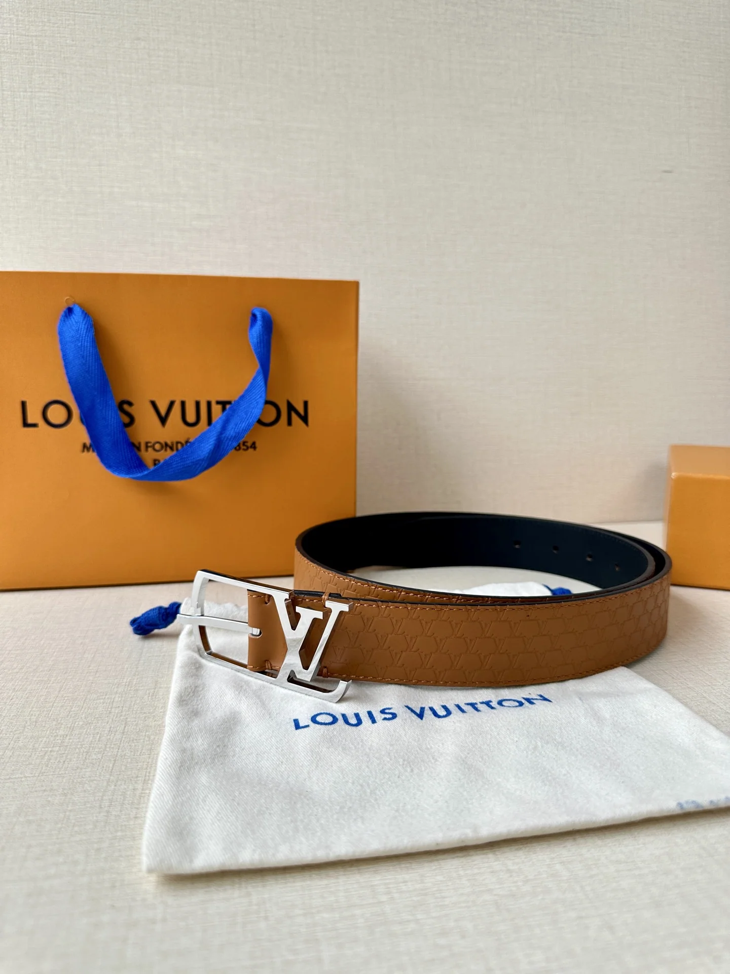 루이비통 LV 에어로그램 버클 양면 벨트 상세 이미지 3
