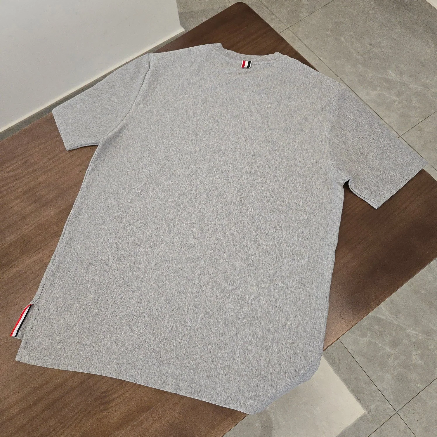 톰브라운 남성 반팔 상세 이미지 2