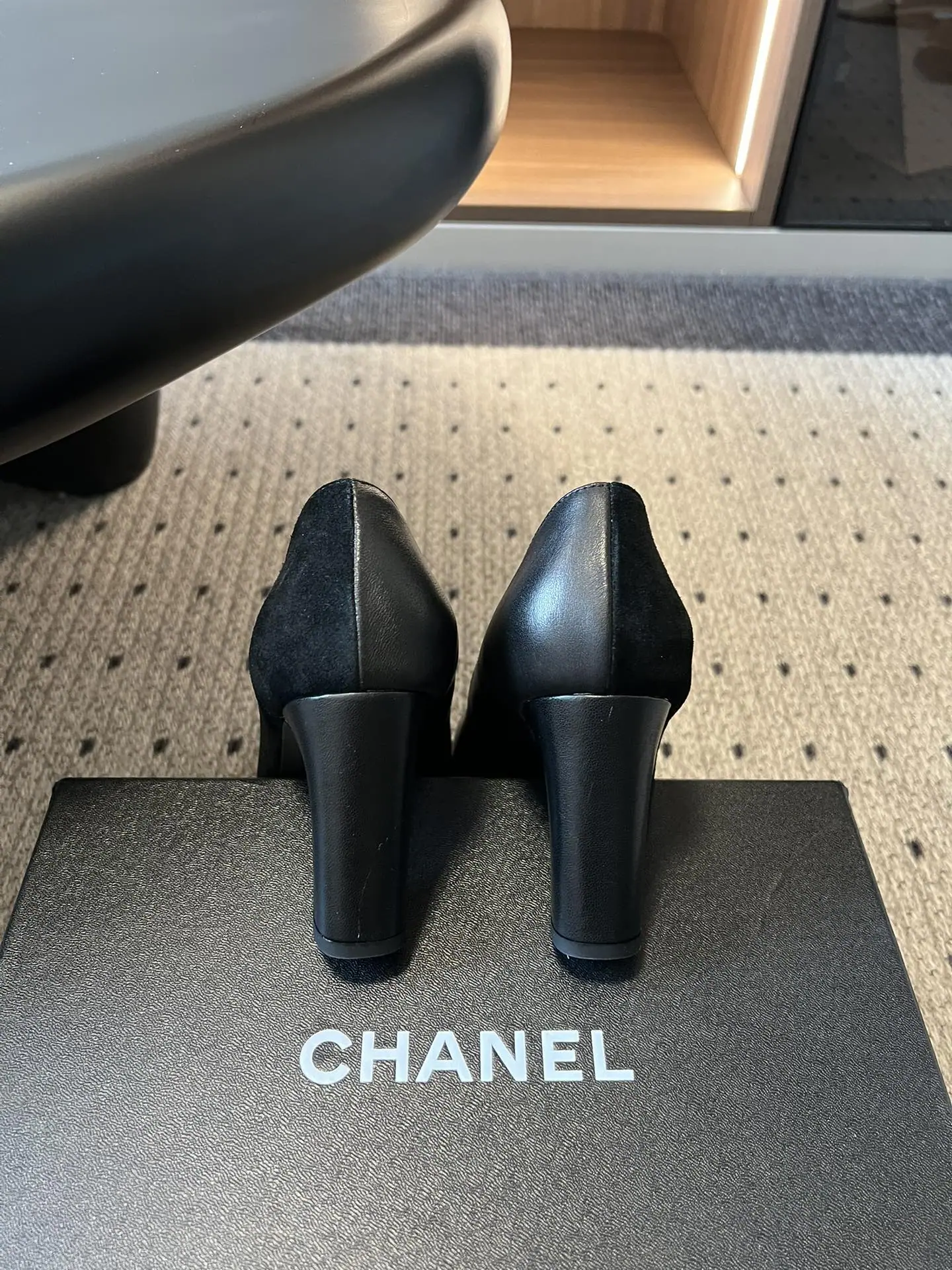샤넬 뉴스퀘어토 더블 C 로고 하이힐 신발 상세 이미지 9