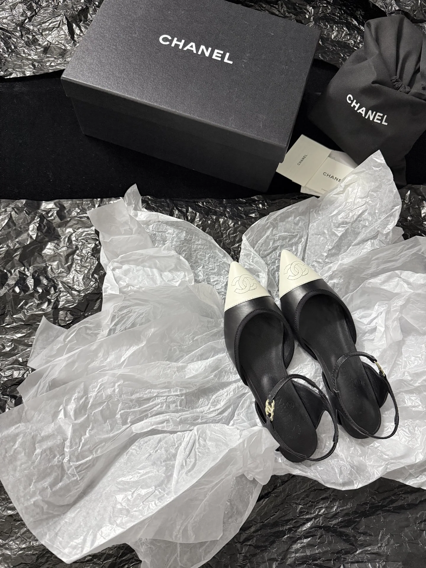샤넬 투톤 컬러 뾰족코 오픈백 신발 상세 이미지 1