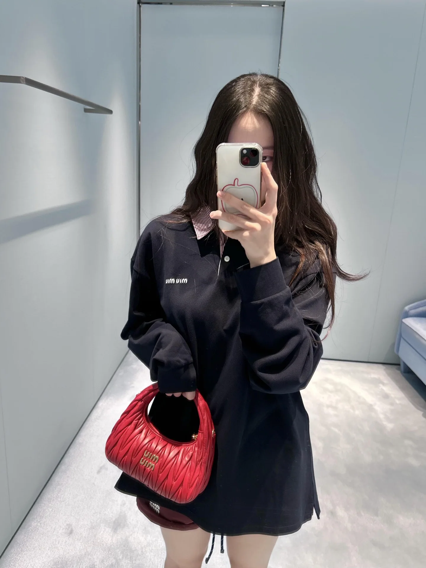 미우미우 마이크로 로고 자수 컬러 블록 긴팔 폴로셔츠 26 SS 상세 이미지 4