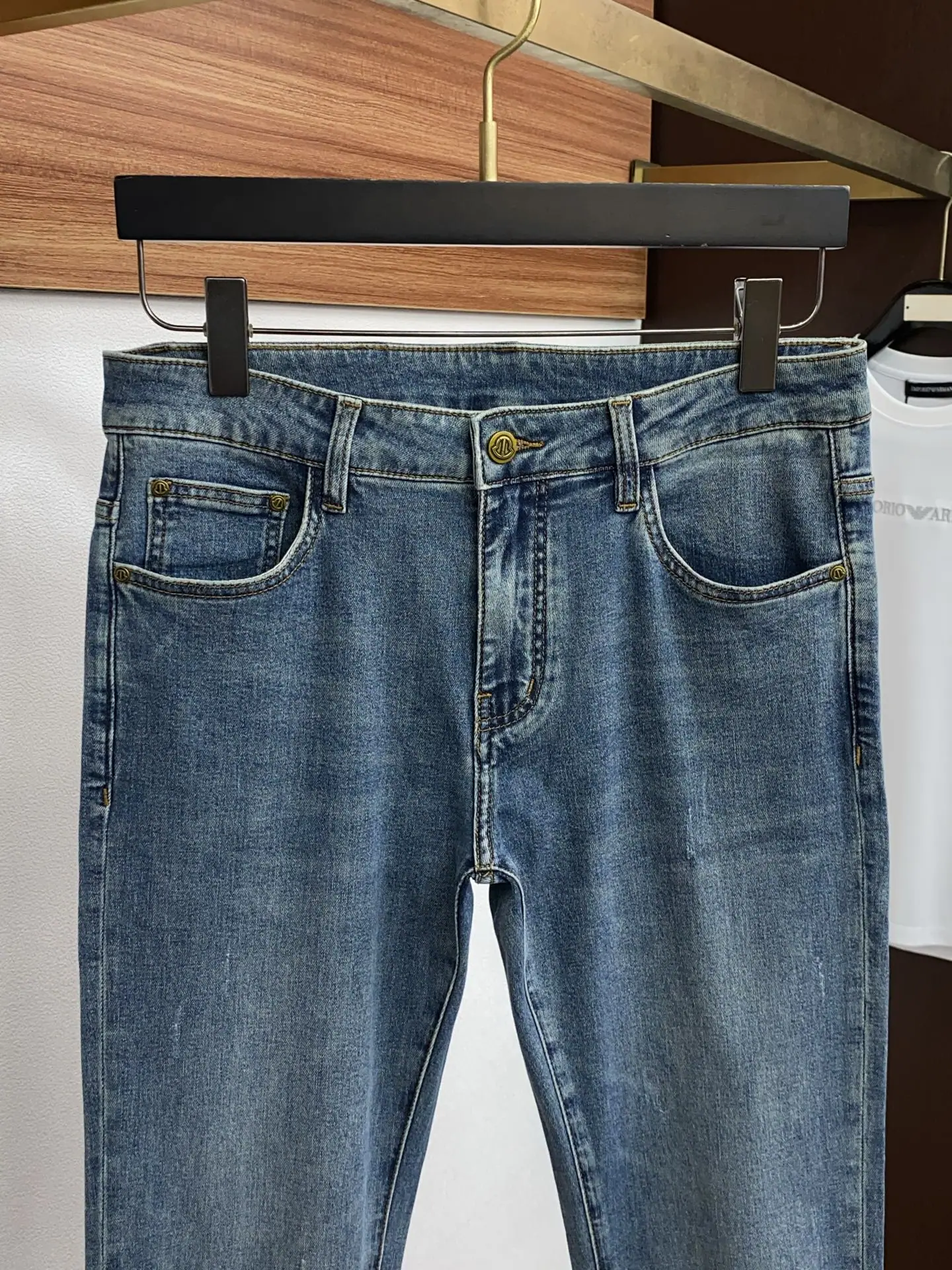 몽클레어 남성 데님 바지 상세 이미지 3