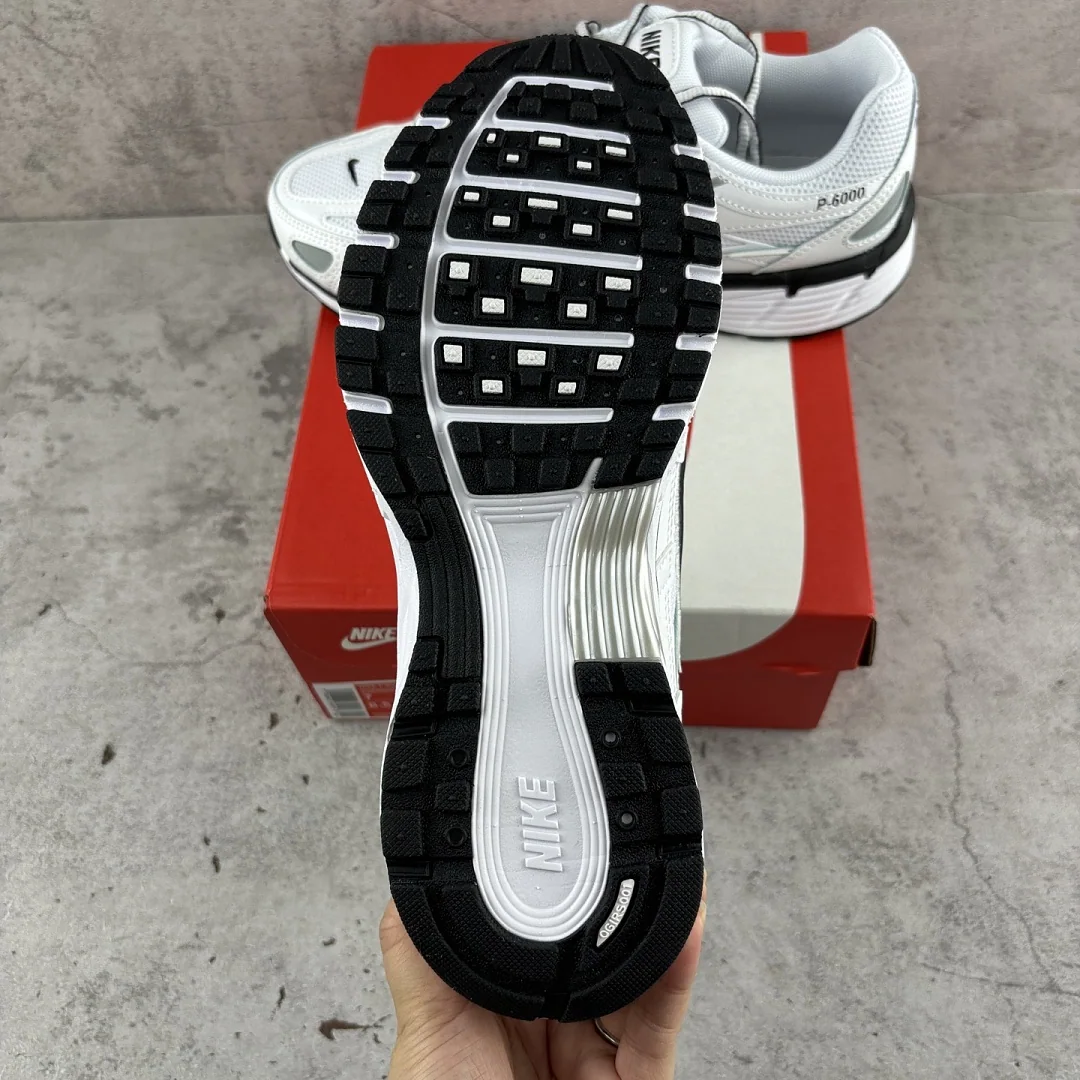 나이키 [CS] P 6000 CD6404-107 201535 Nike P-6000 White Metallic Silver Black 상세 이미지 6