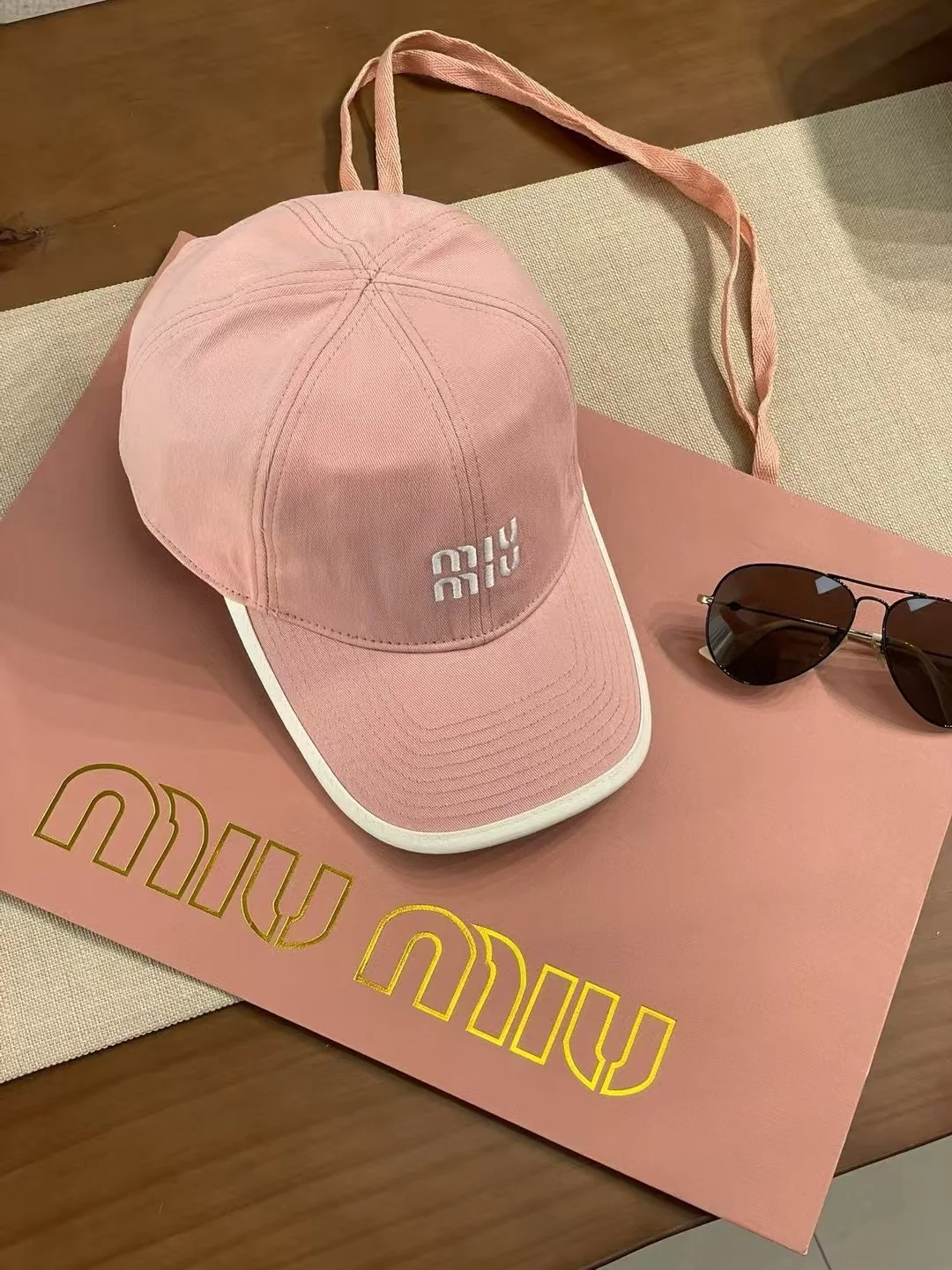 미우미우 자수 베이스볼캡 상세 이미지 1