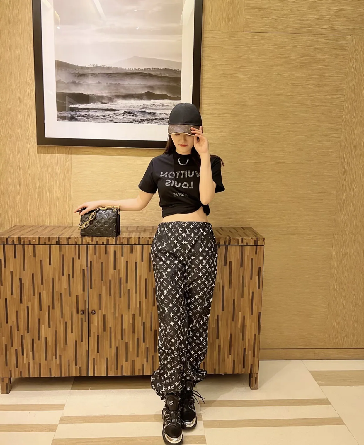 루이비통 여성 프린트 코튼 반팔 티셔츠 상세 이미지 8