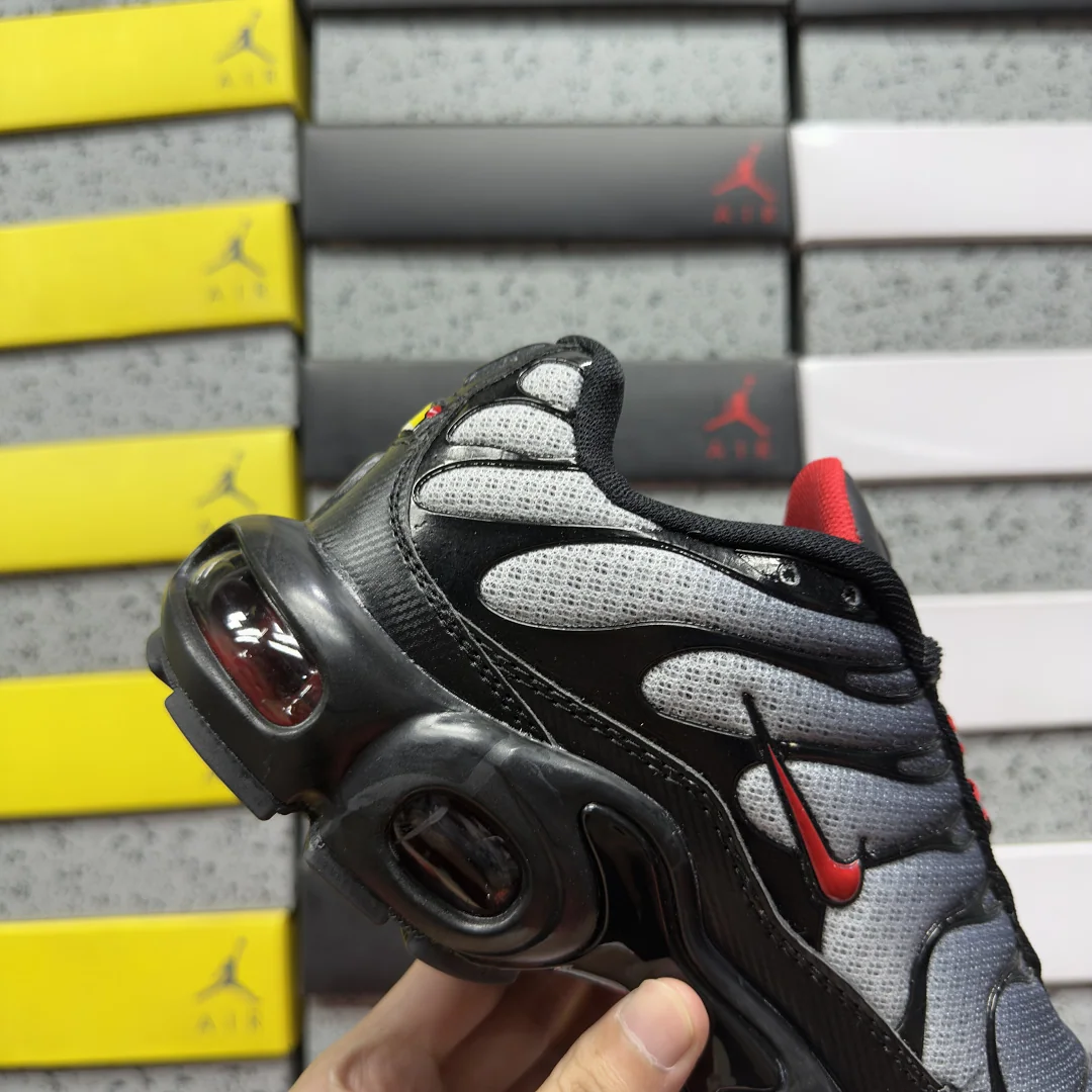 나이키 [BD] 에어 맥스 플러스 CI2299-001 201844 Nike Air Max Plus Black Gradient Red 상세 이미지 8