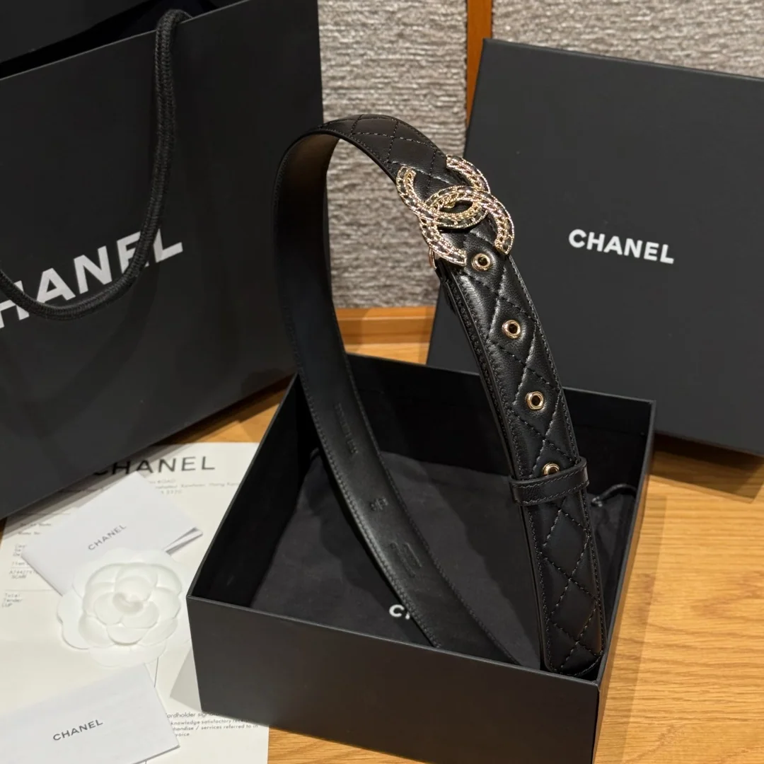 샤넬 클래식 더블 C 메탈 로고 램스킨 벨트 상세 이미지 4