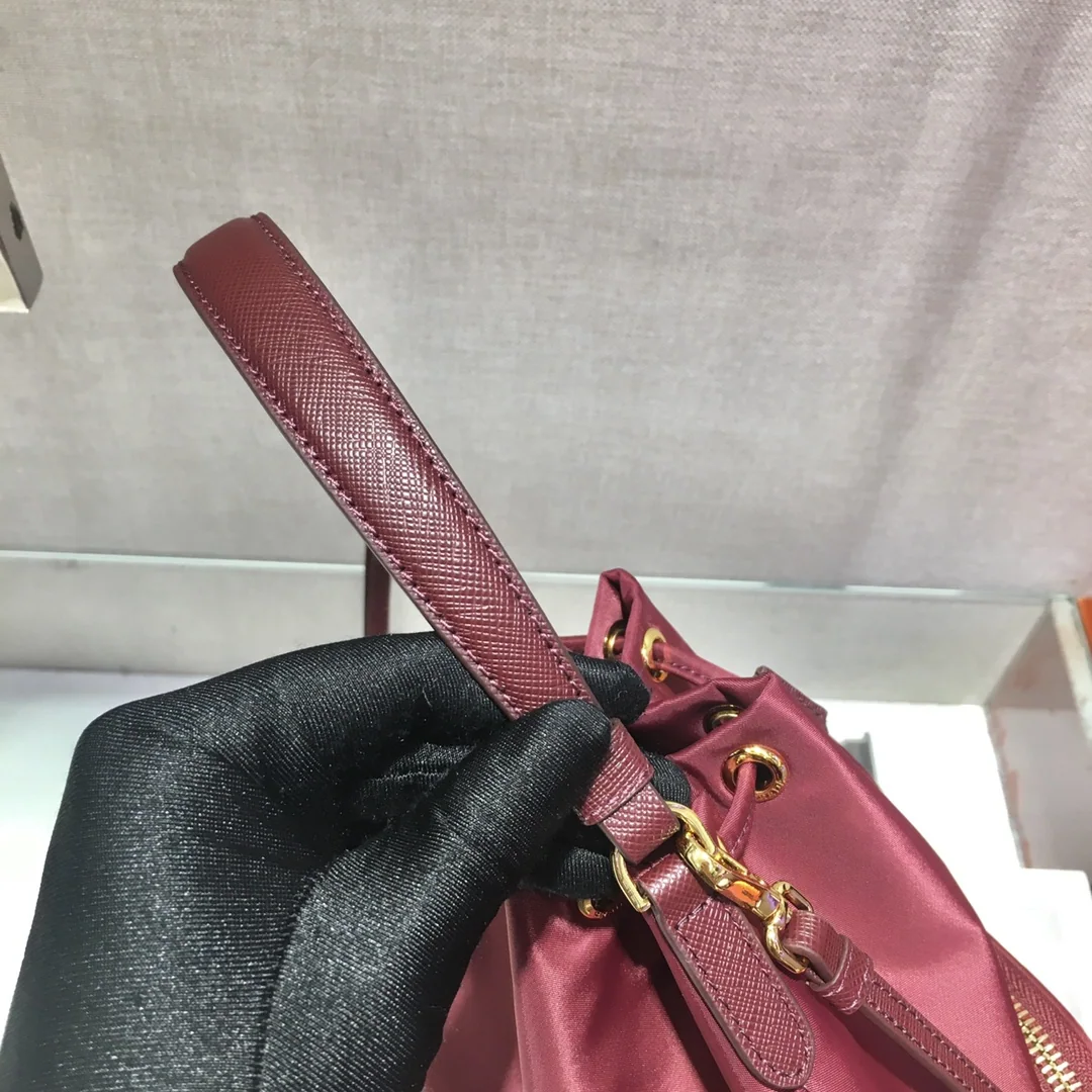 프라다 나일론 크로스백 1BH038 상세 이미지 6