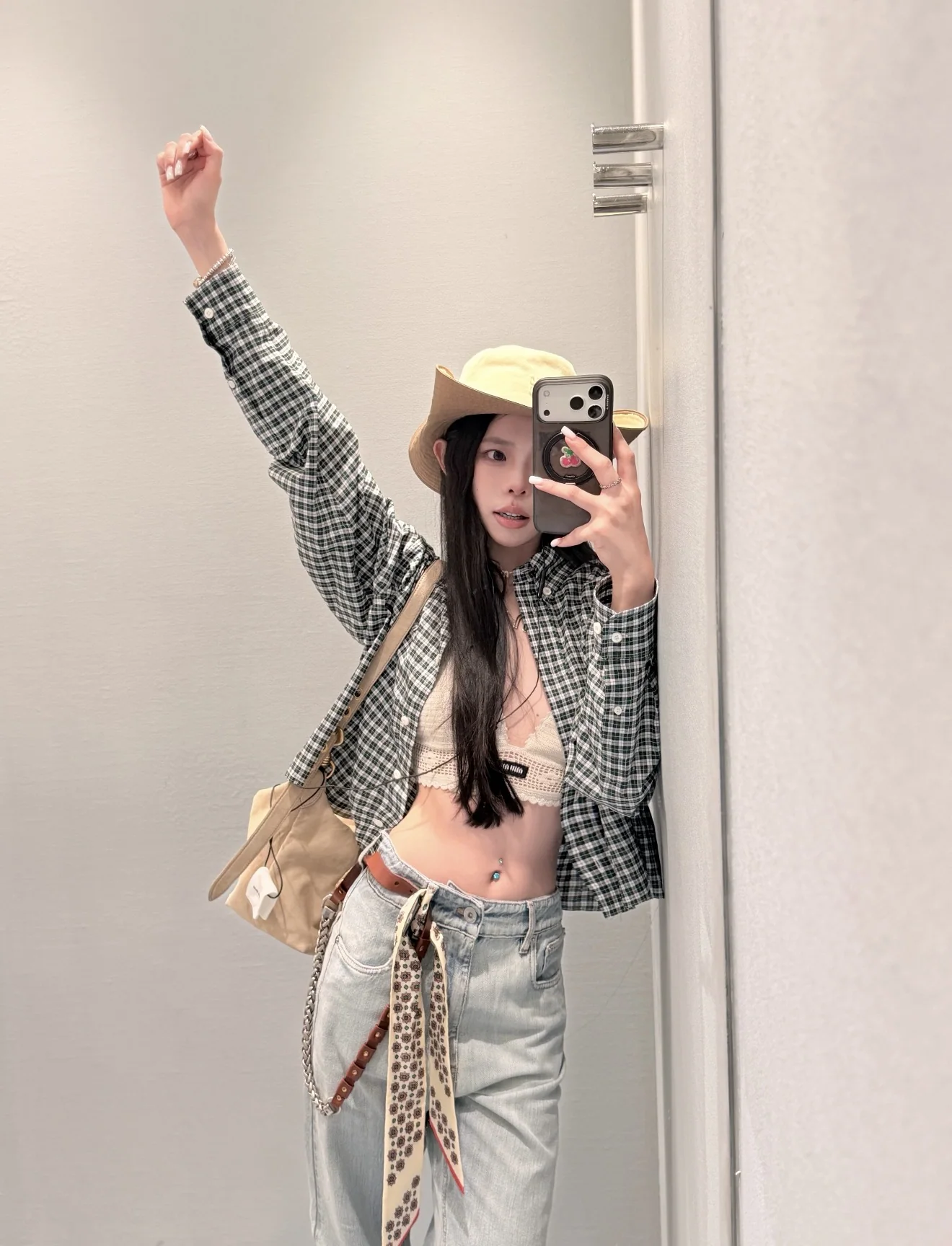 미우미우 체크 패턴 크롭 긴팔 셔츠 상세 이미지 7