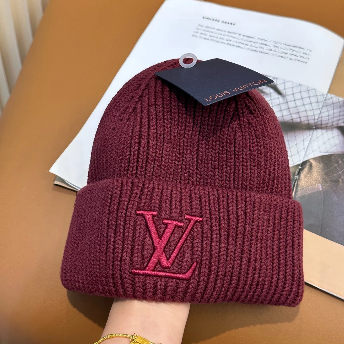 루이비통 LV 로고 자수 니트 비니 모자 상세 이미지 1