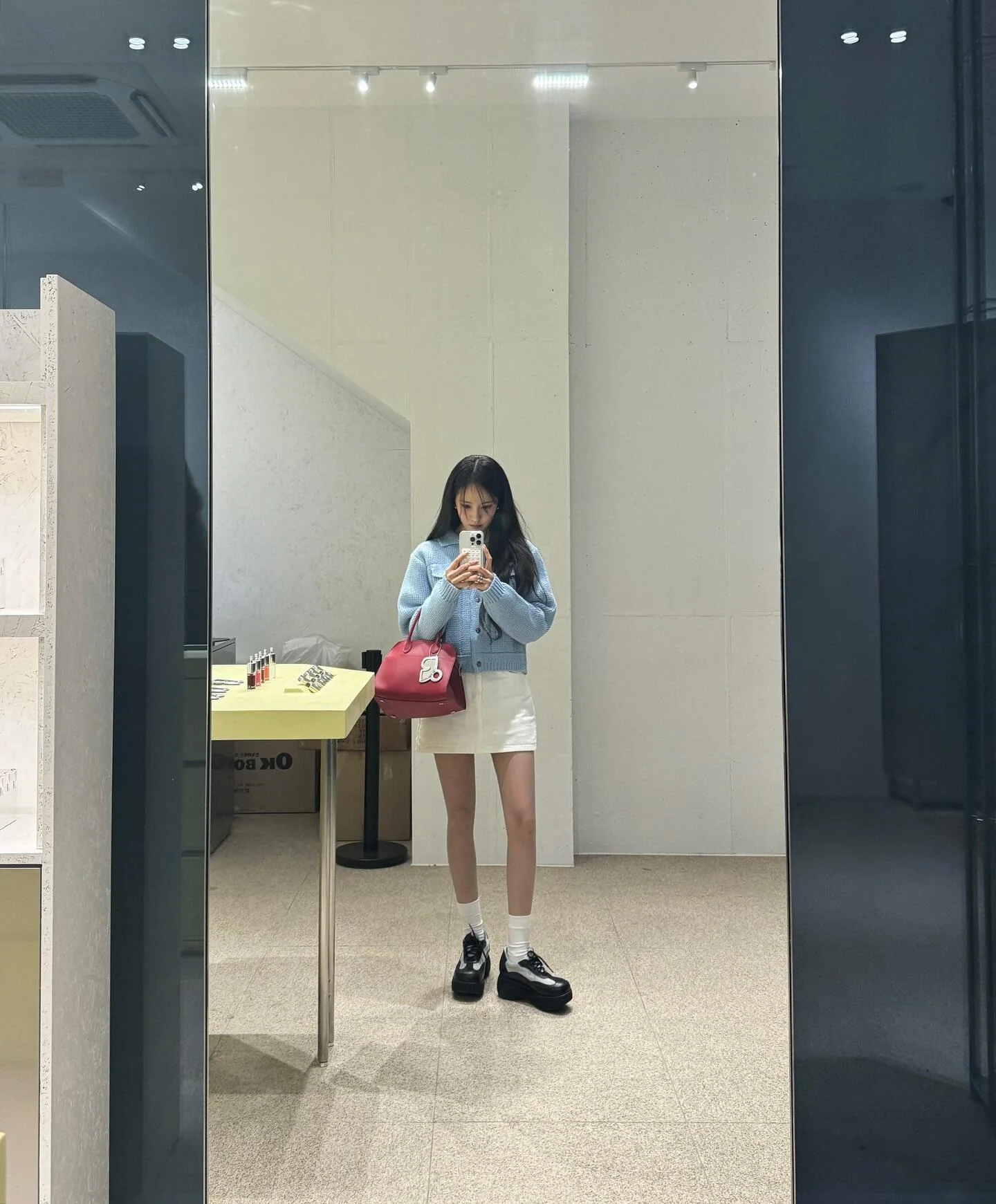 더로우 릴랙스 스타일 가방 상세 이미지 4