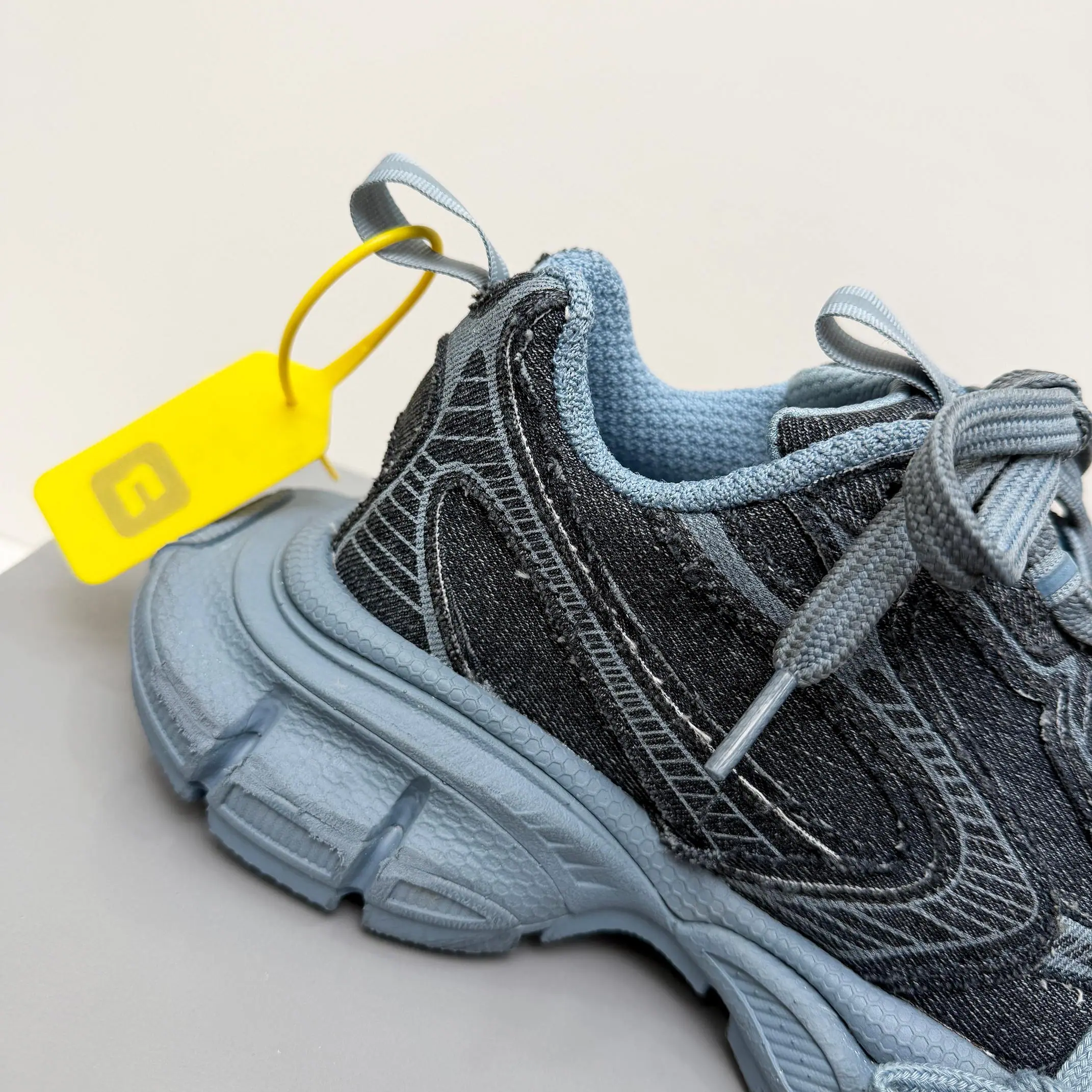 발렌시아가 3XL 스니커즈 스카이 레더 상세 이미지 7