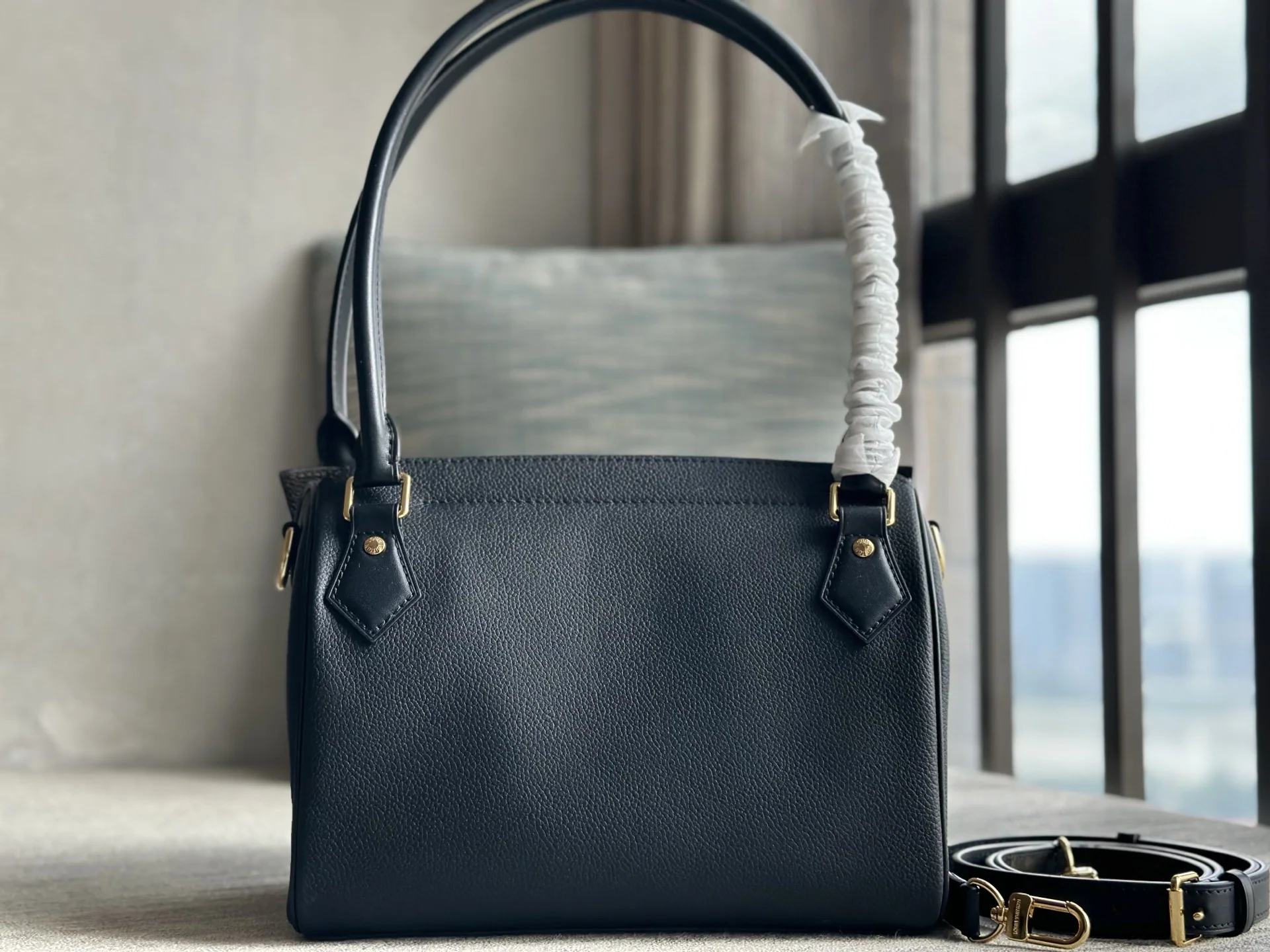루이비통 FW 26 피카부 스피디 리버스 숄더백 M30327 상세 이미지 3