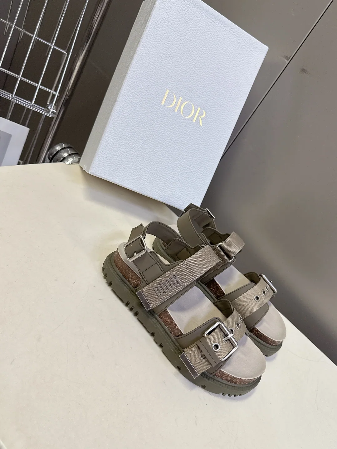 디올 더블 버클 플랫폼 샌들 상세 이미지 2
